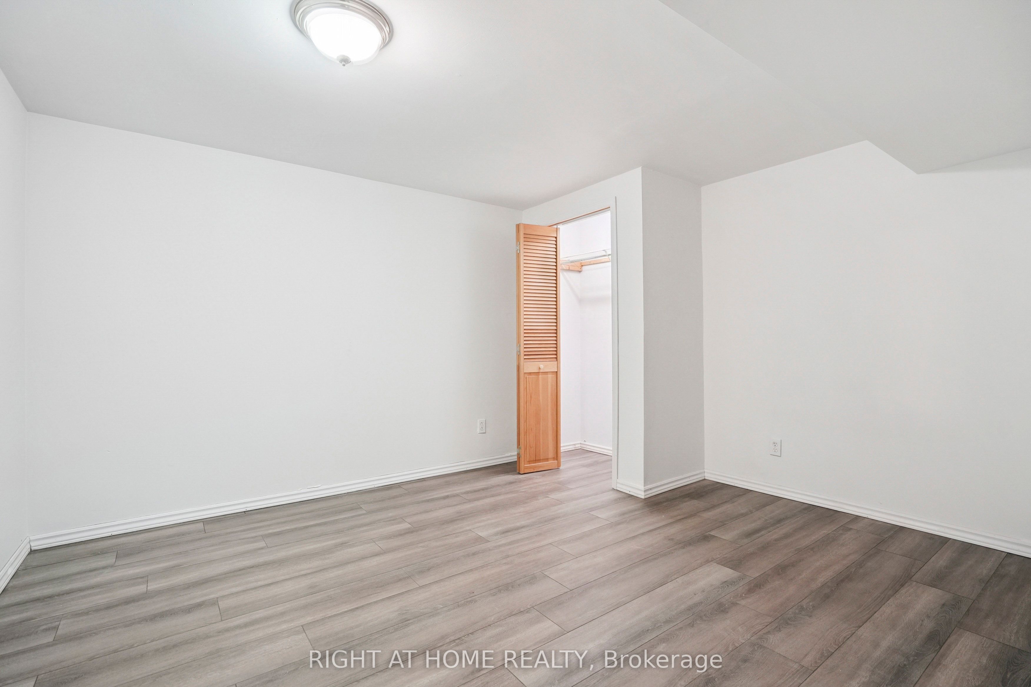 309 Amberly Boulevard Property Photo 29