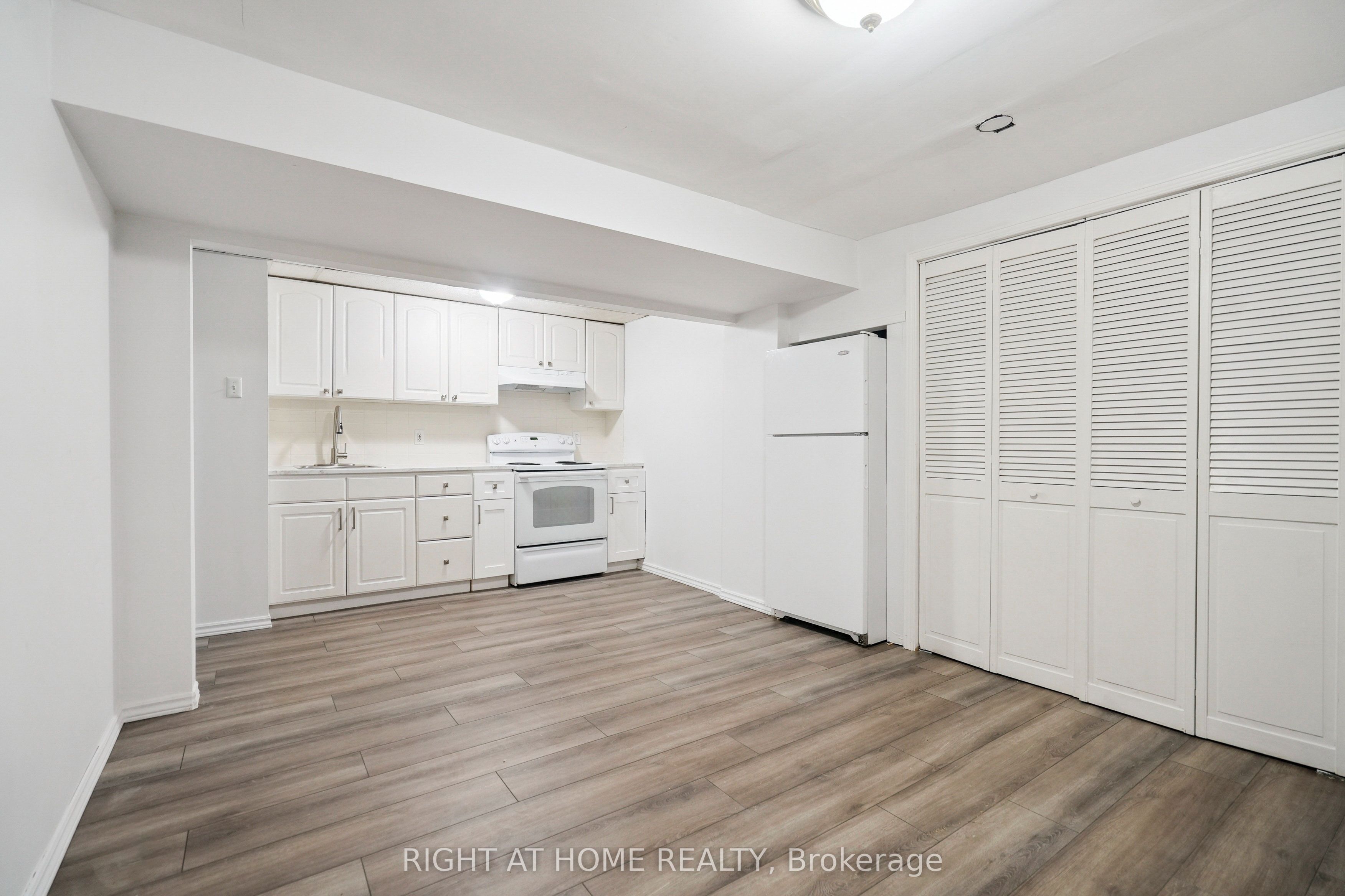 309 Amberly Boulevard Property Photo 30