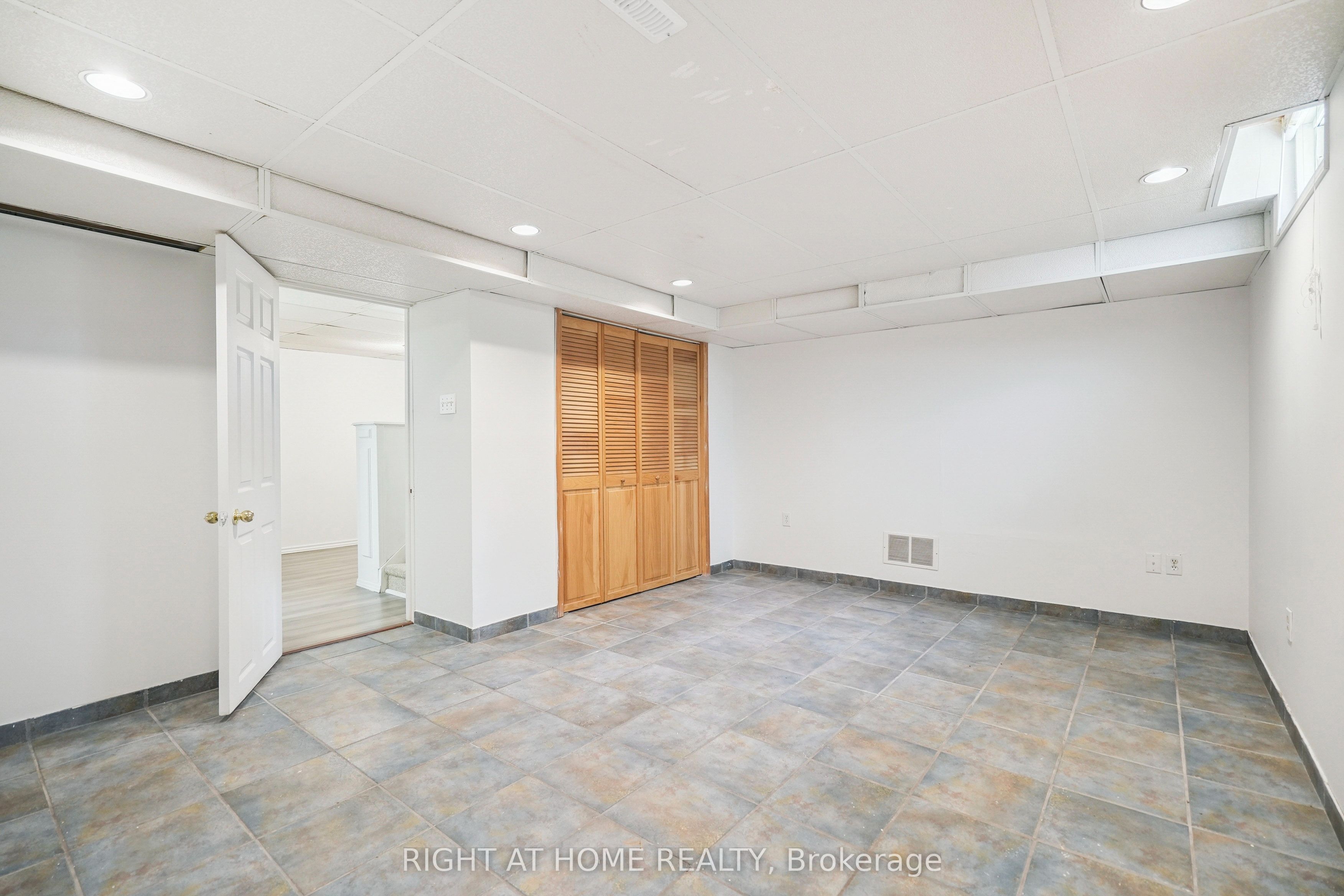 309 Amberly Boulevard Property Photo 31