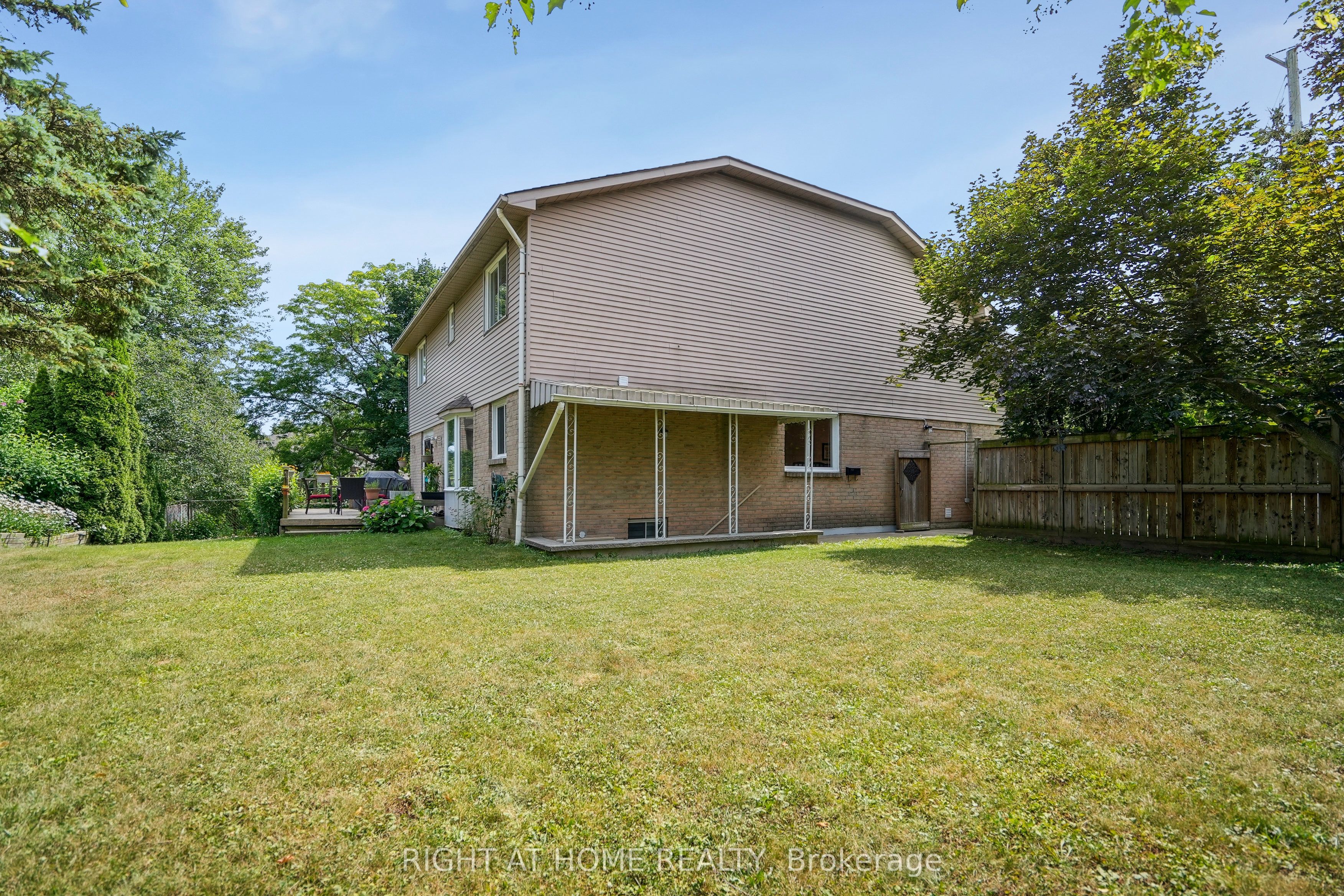 309 Amberly Boulevard Property Photo 33