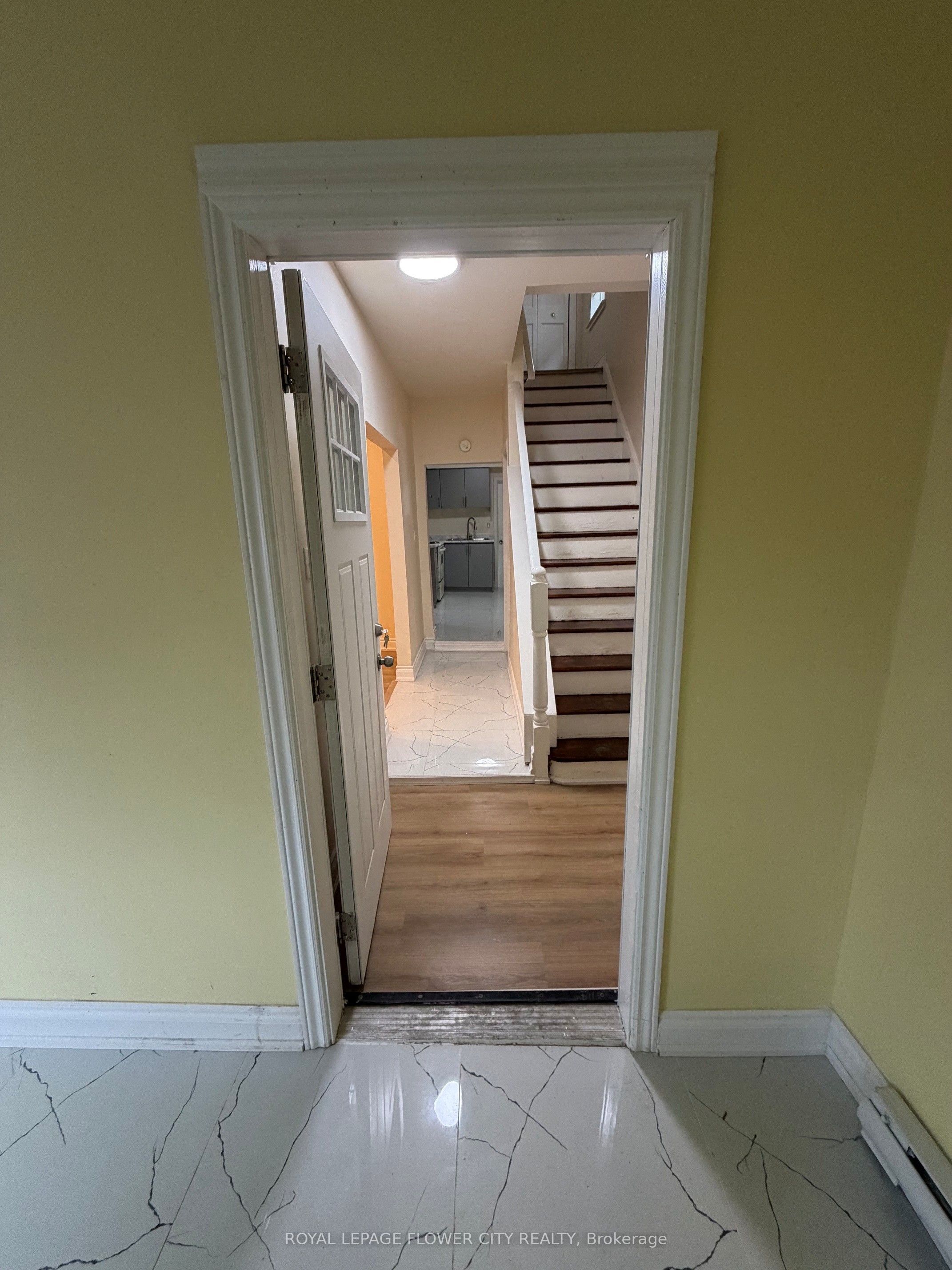 36 St Georges Avenue E Property Photo 2