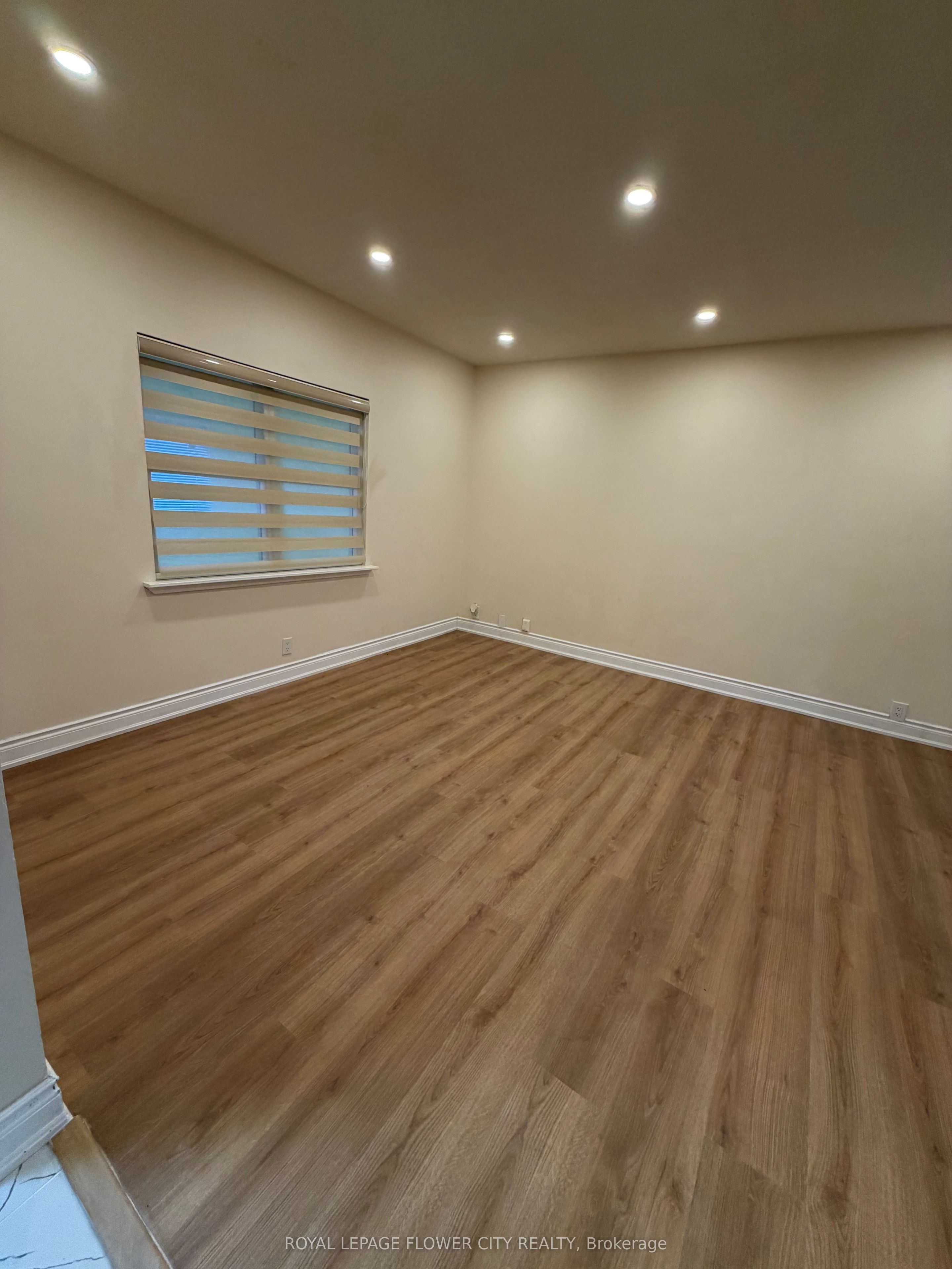 36 St Georges Avenue E Property Photo 3