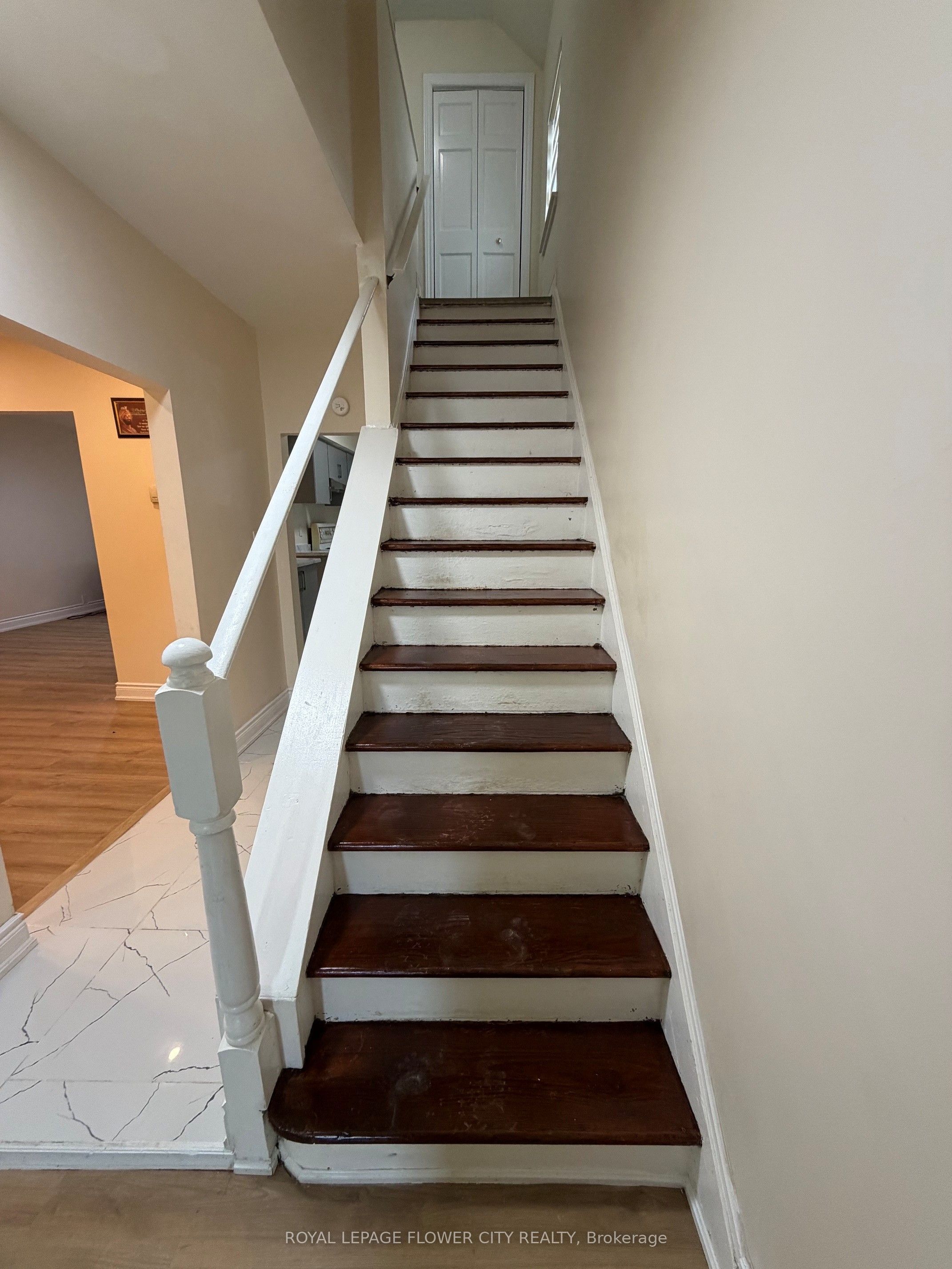 36 St Georges Avenue E Property Photo 8