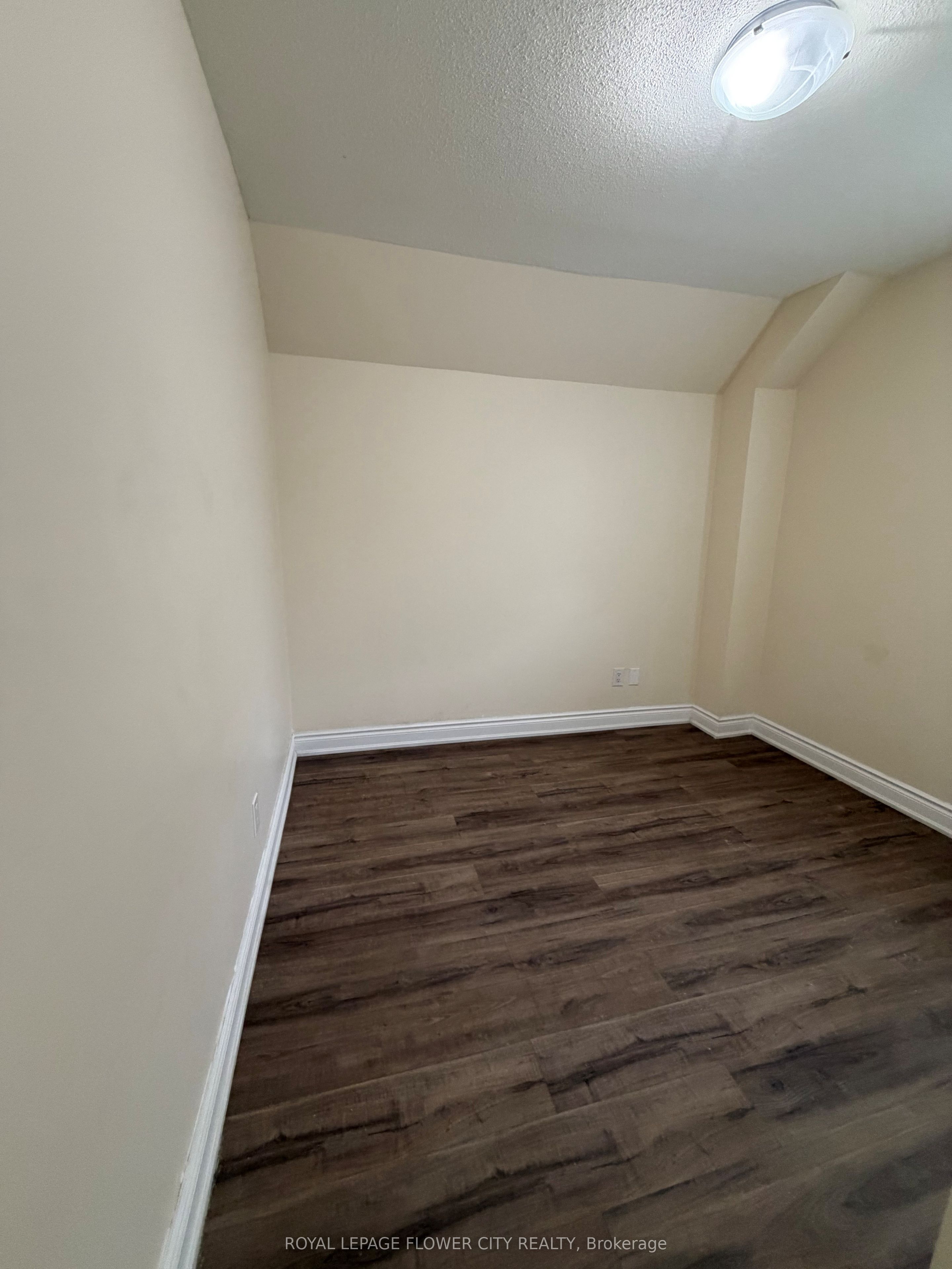 36 St Georges Avenue E Property Photo 10