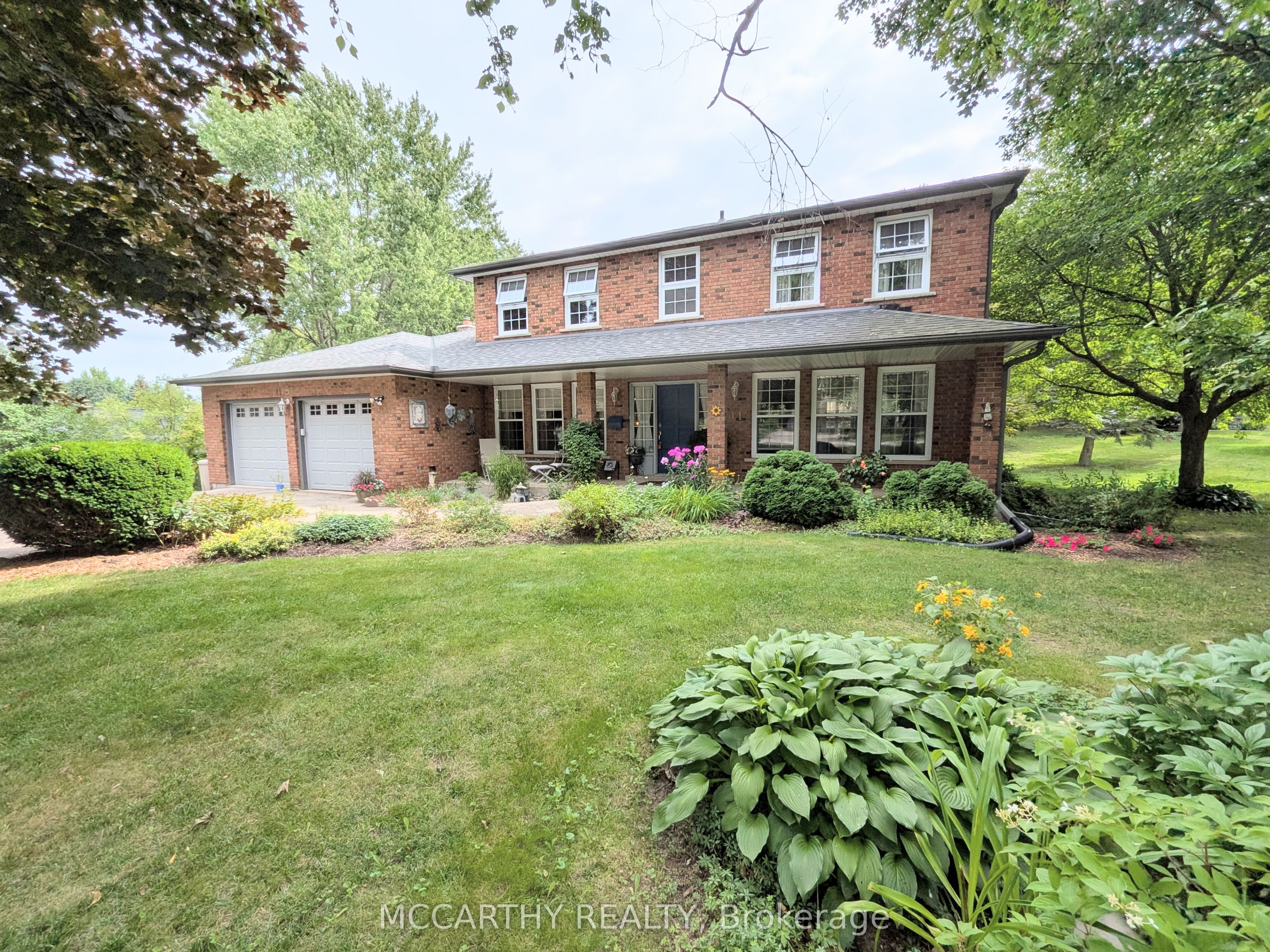 11 Lynda Avenue Property Photo 1