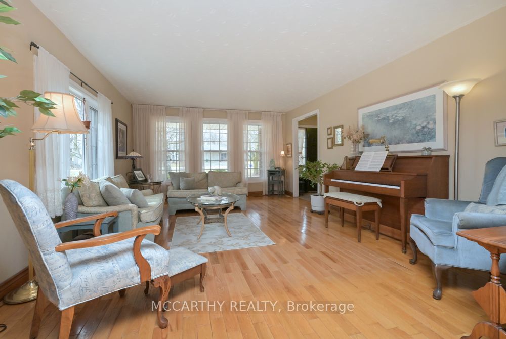 11 Lynda Avenue Property Photo 8