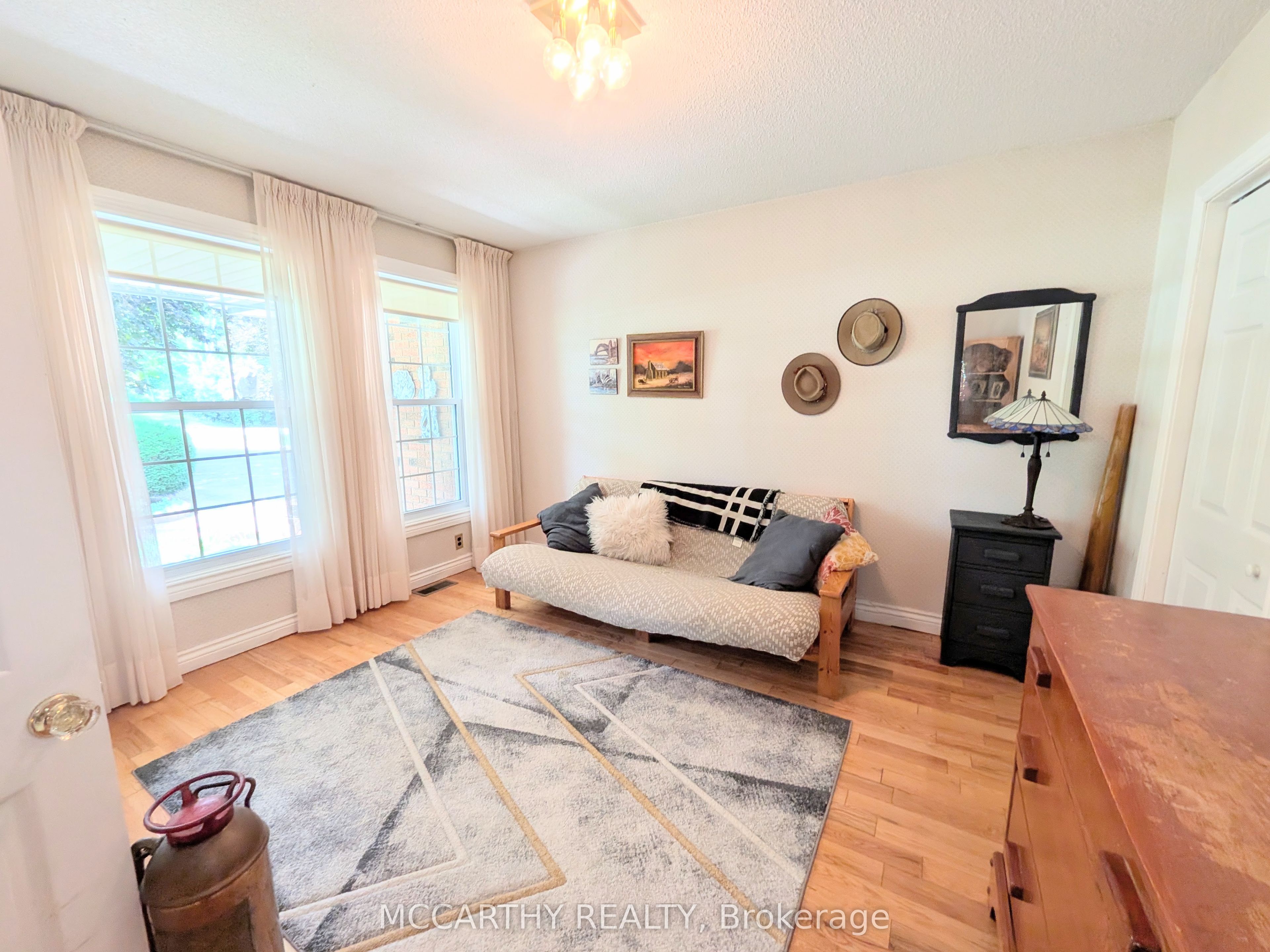 11 Lynda Avenue Property Photo 9