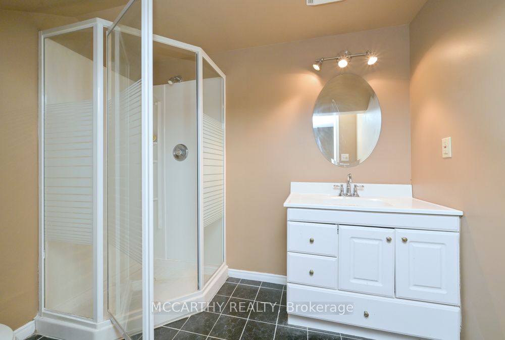 11 Lynda Avenue Property Photo 32