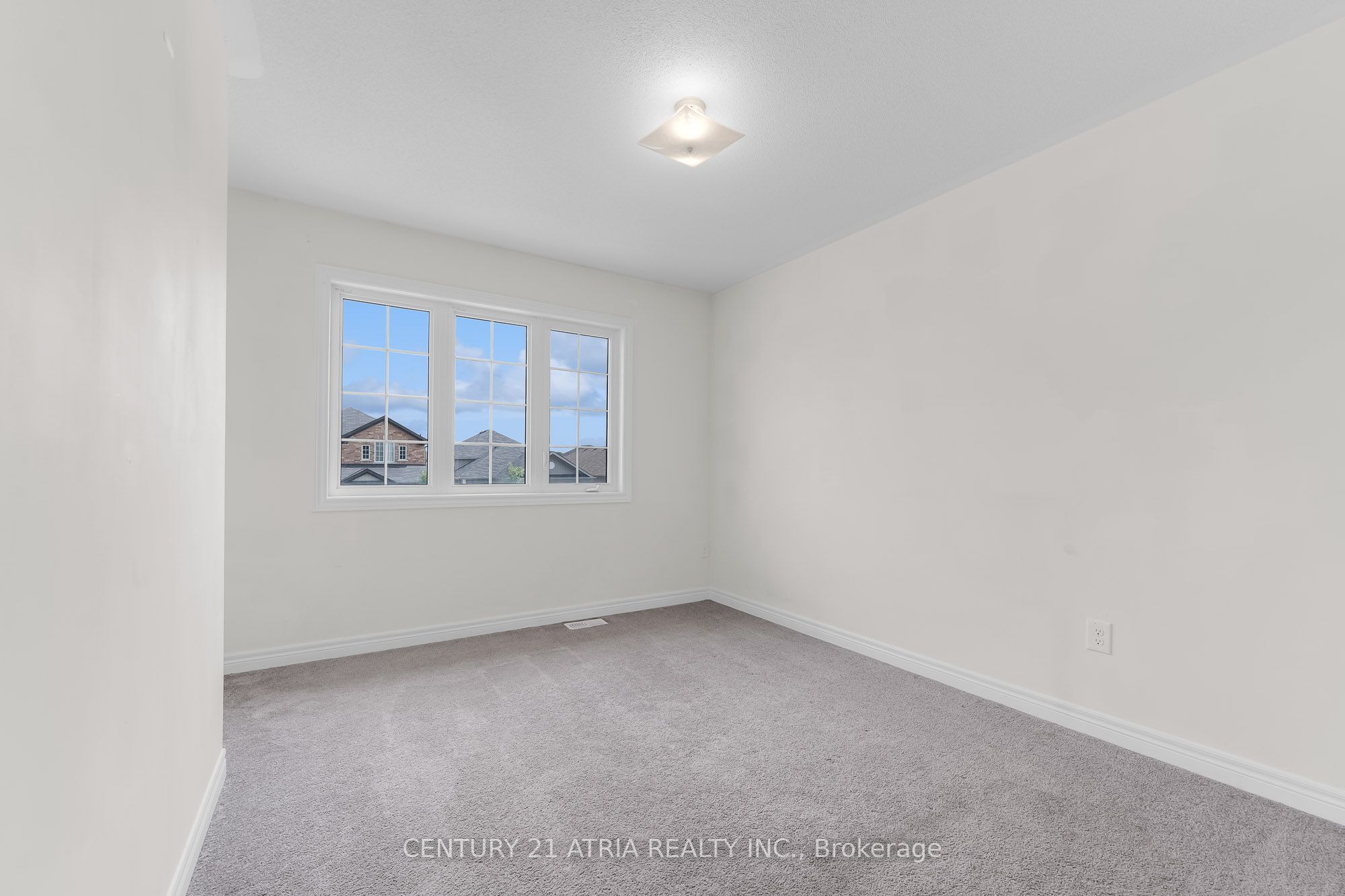 422 Krotz Street W Property Photo 8