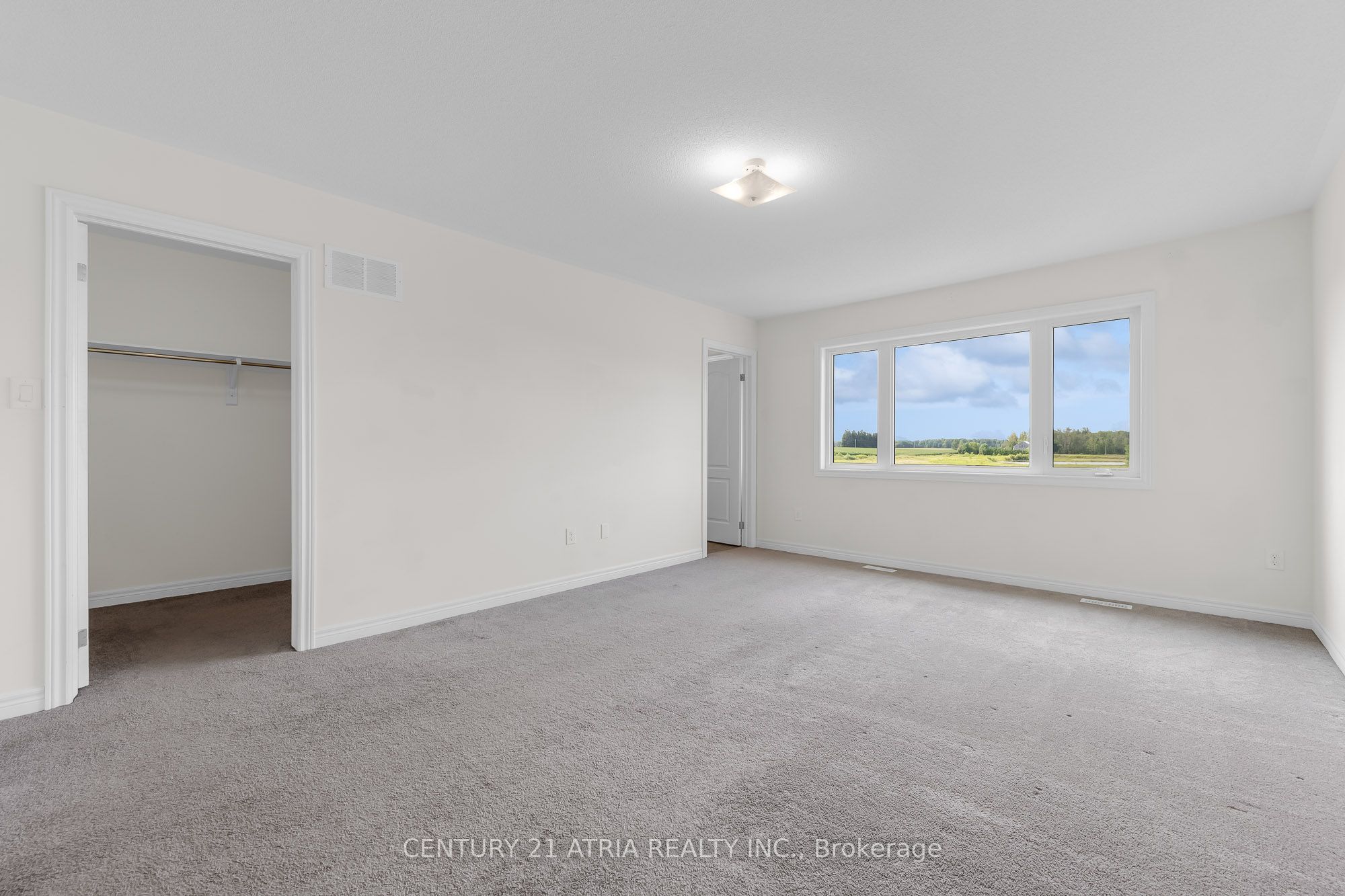422 Krotz Street W Property Photo 11