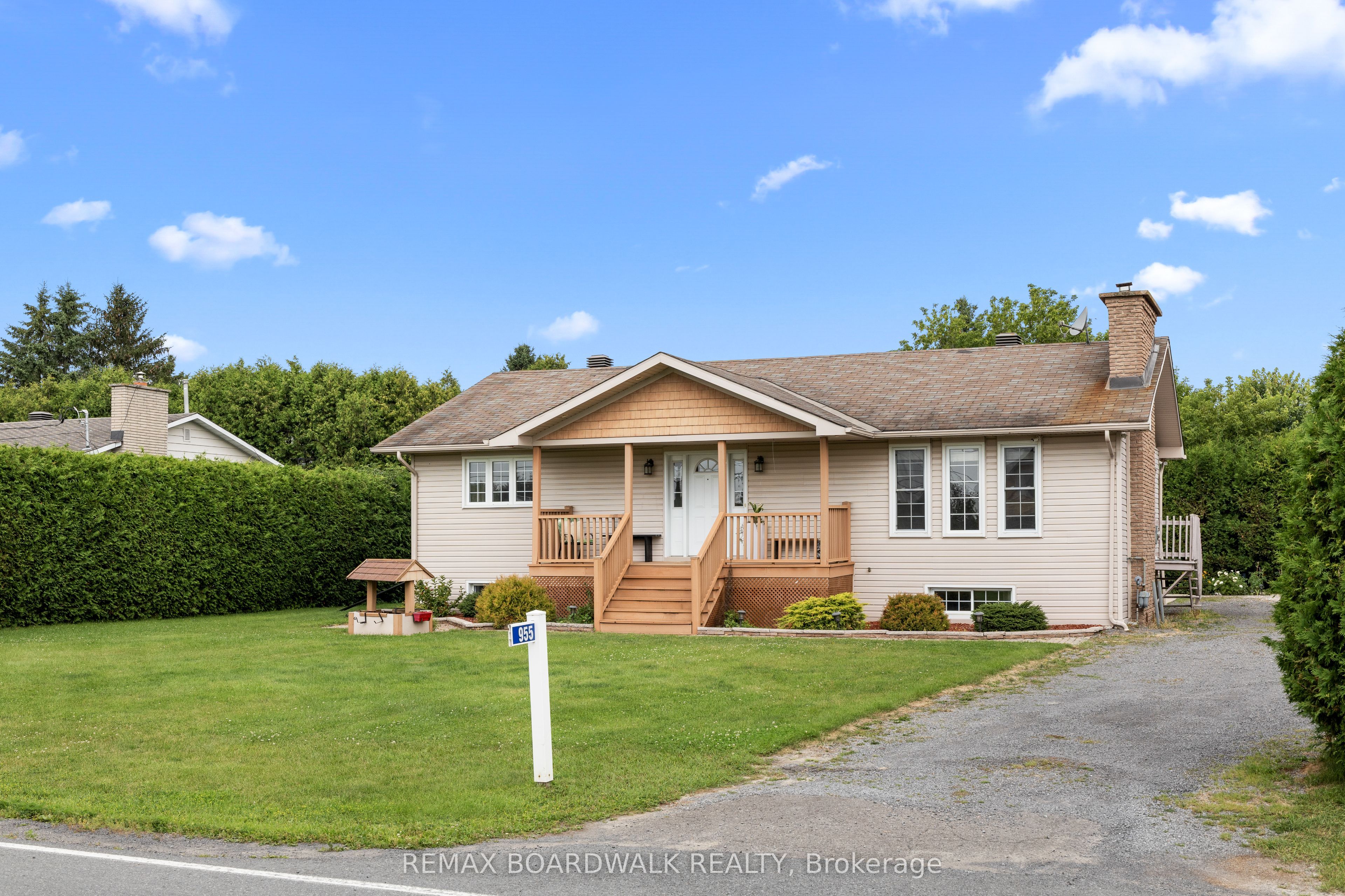 955 Lacroix Road Property Photo 2