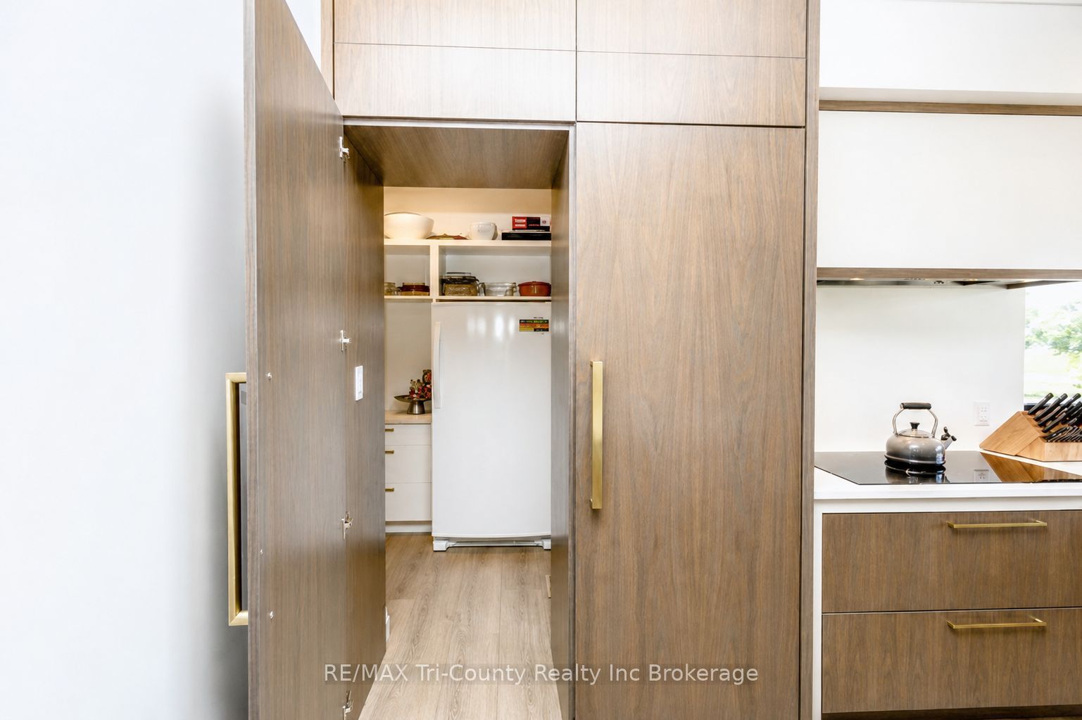 8987 Powers Road Property Photo 7