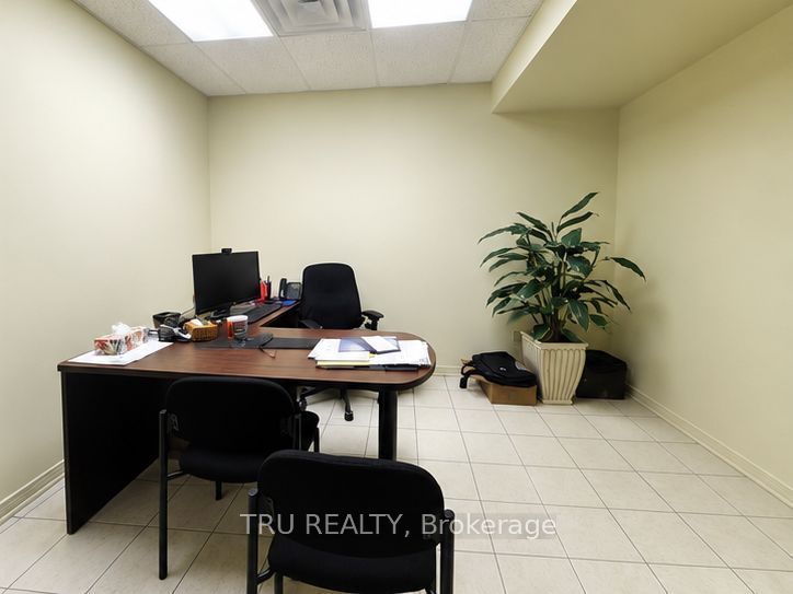 838 Somerset Street W 20 Property Photo 12