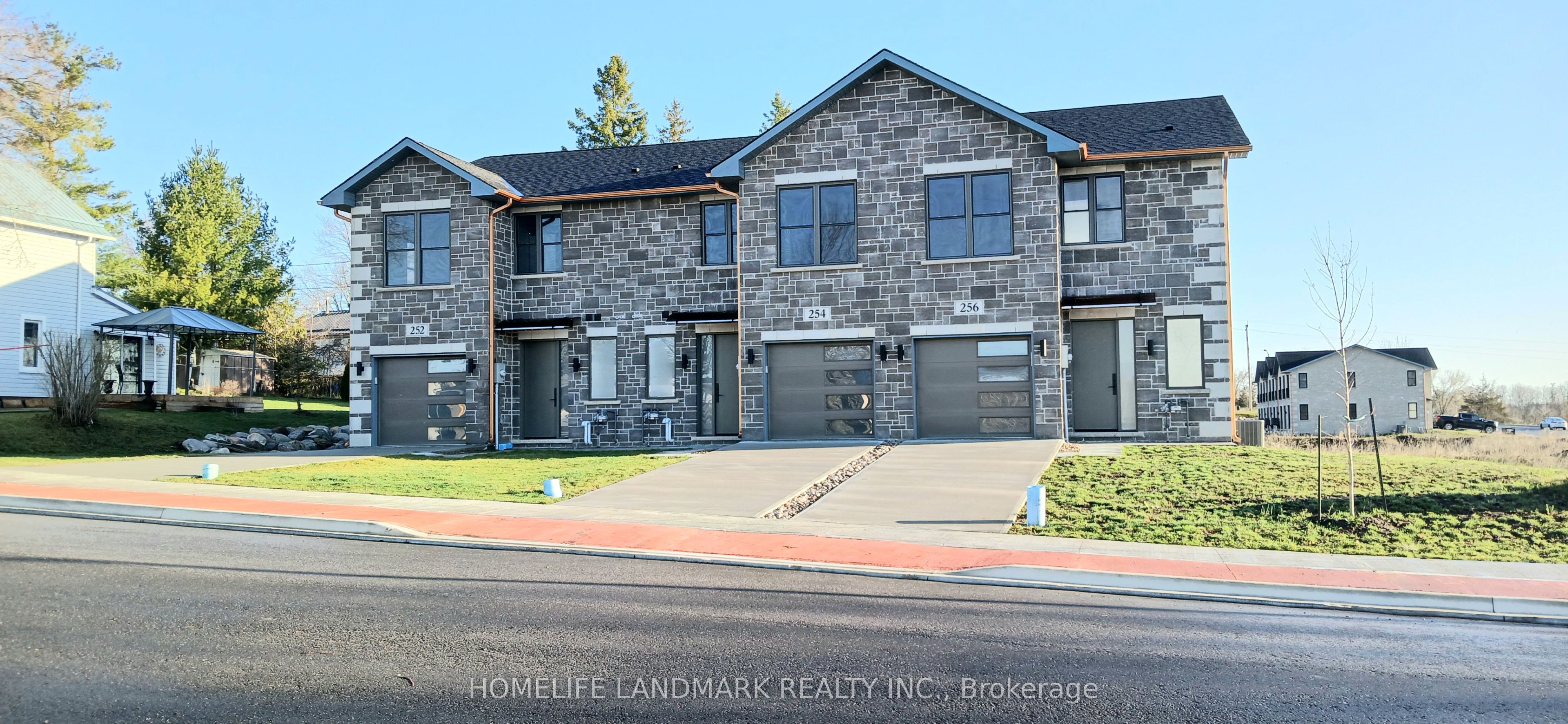 254 Naseby Street Property Photo 1
