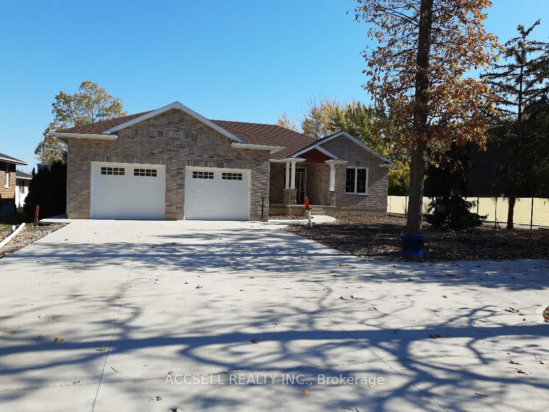 750 St. Clair Parkway Property Photo 1
