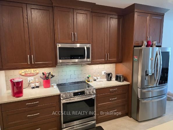 750 St. Clair Parkway Property Photo 8