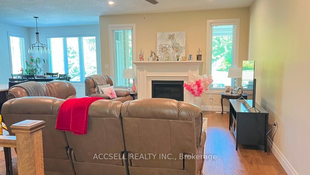 750 St. Clair Parkway Property Photo 9