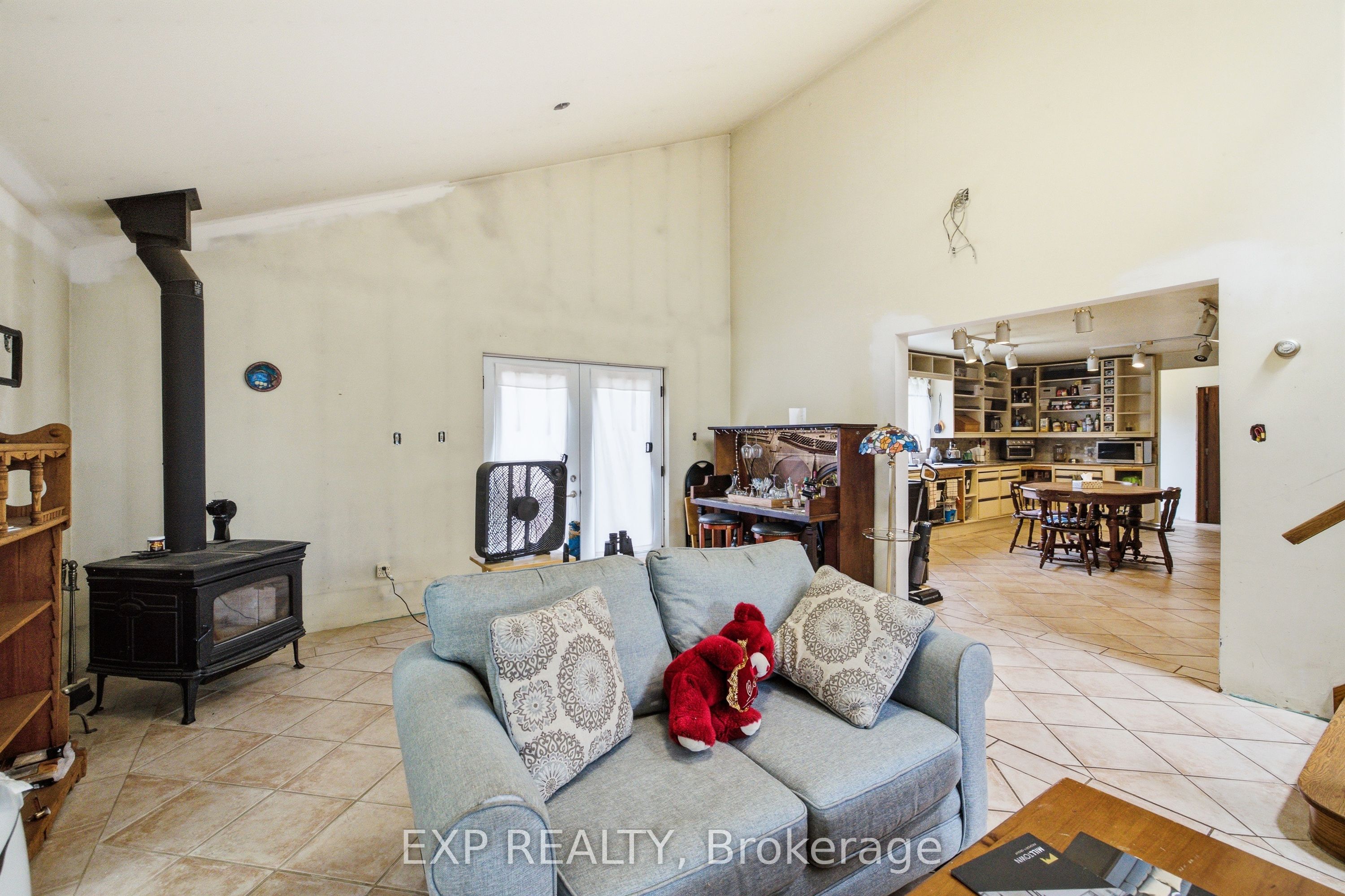 104 Sideroad 18 Road Property Photo 11
