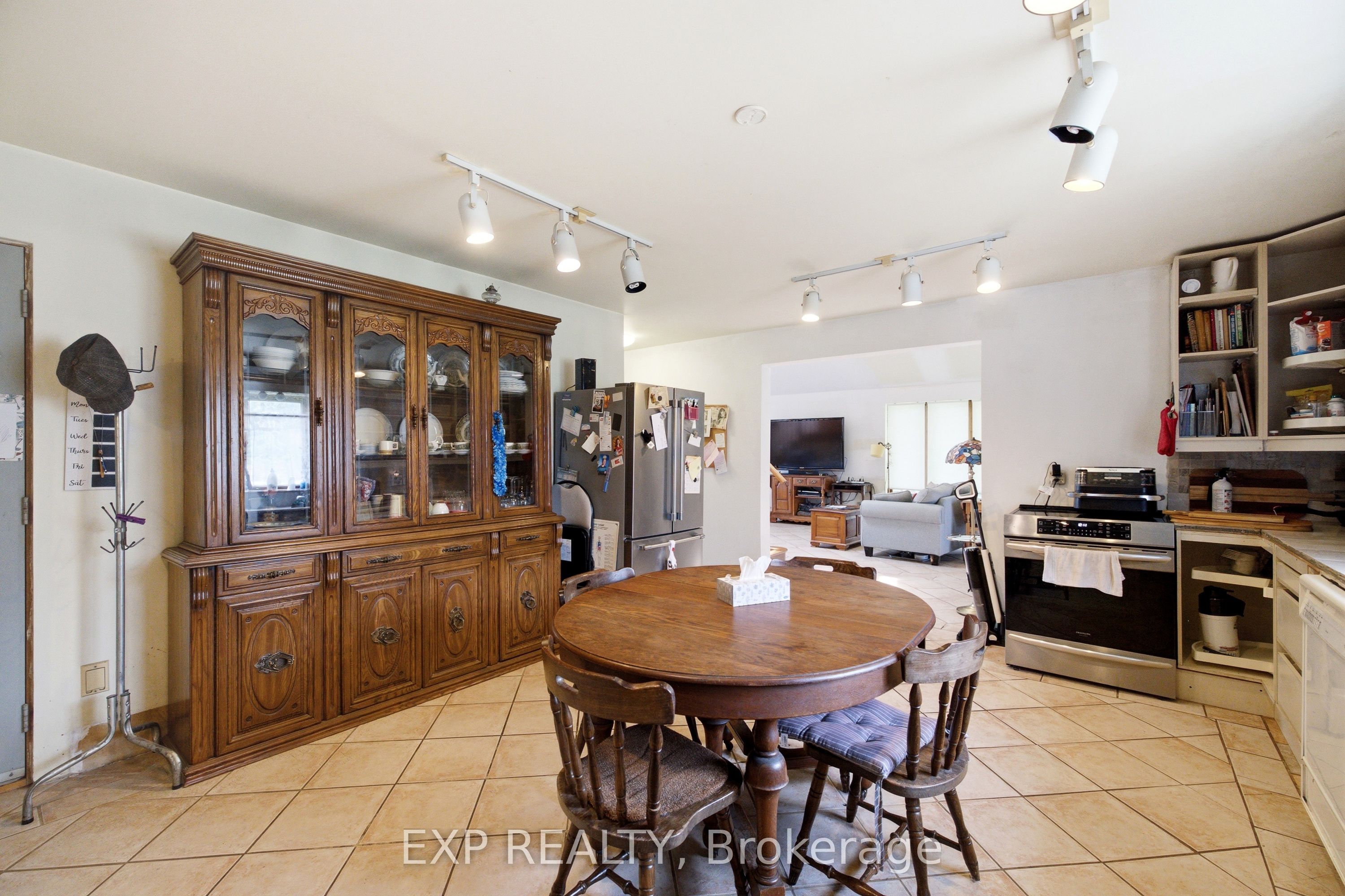 104 Sideroad 18 Road Property Photo 16