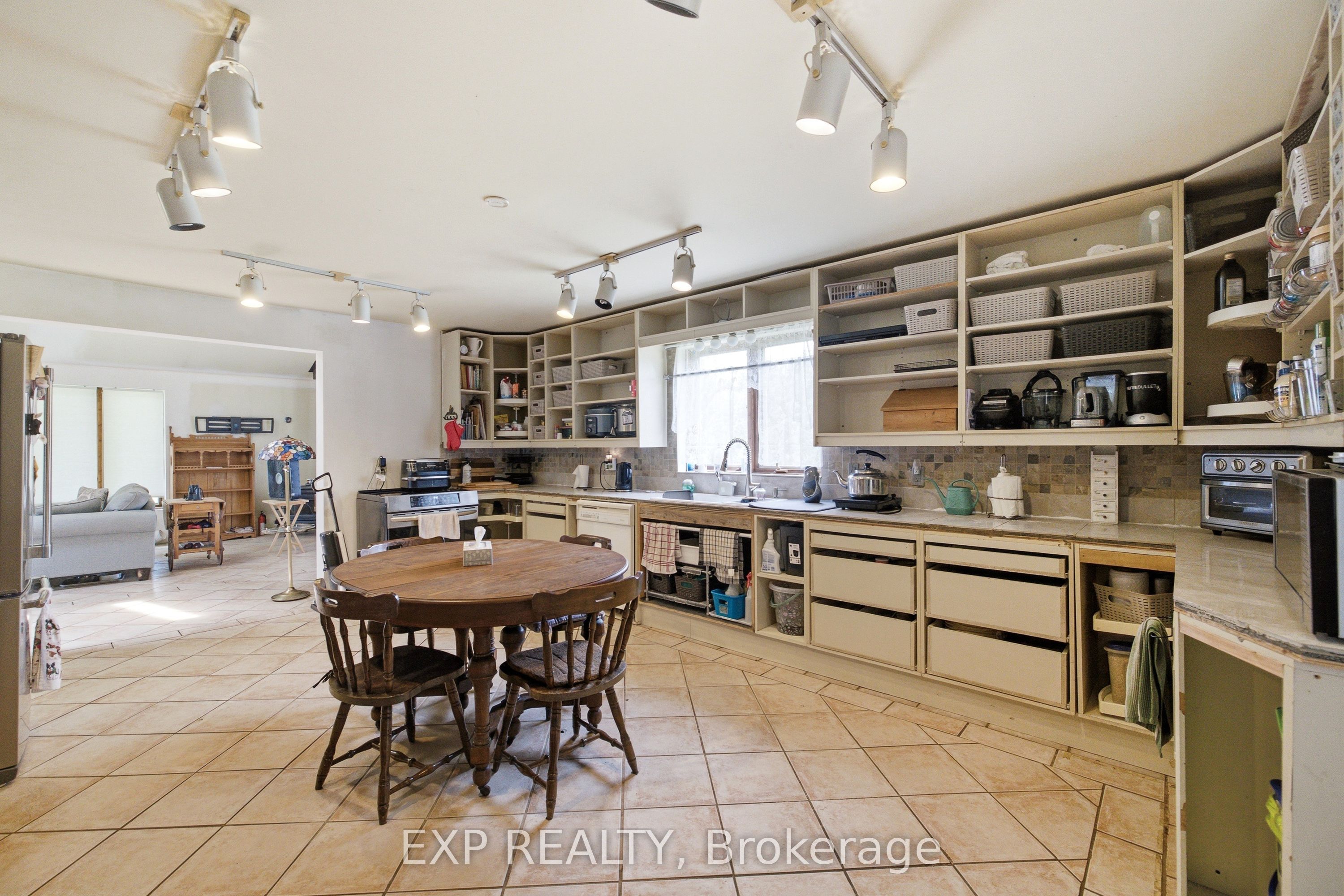 104 Sideroad 18 Road Property Photo 17