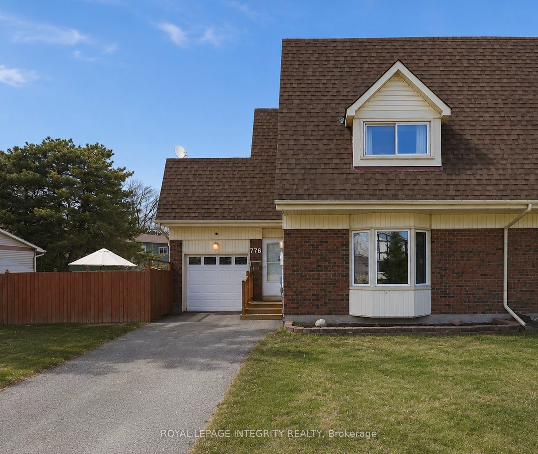776 Vinette Crescent Property Photo 1