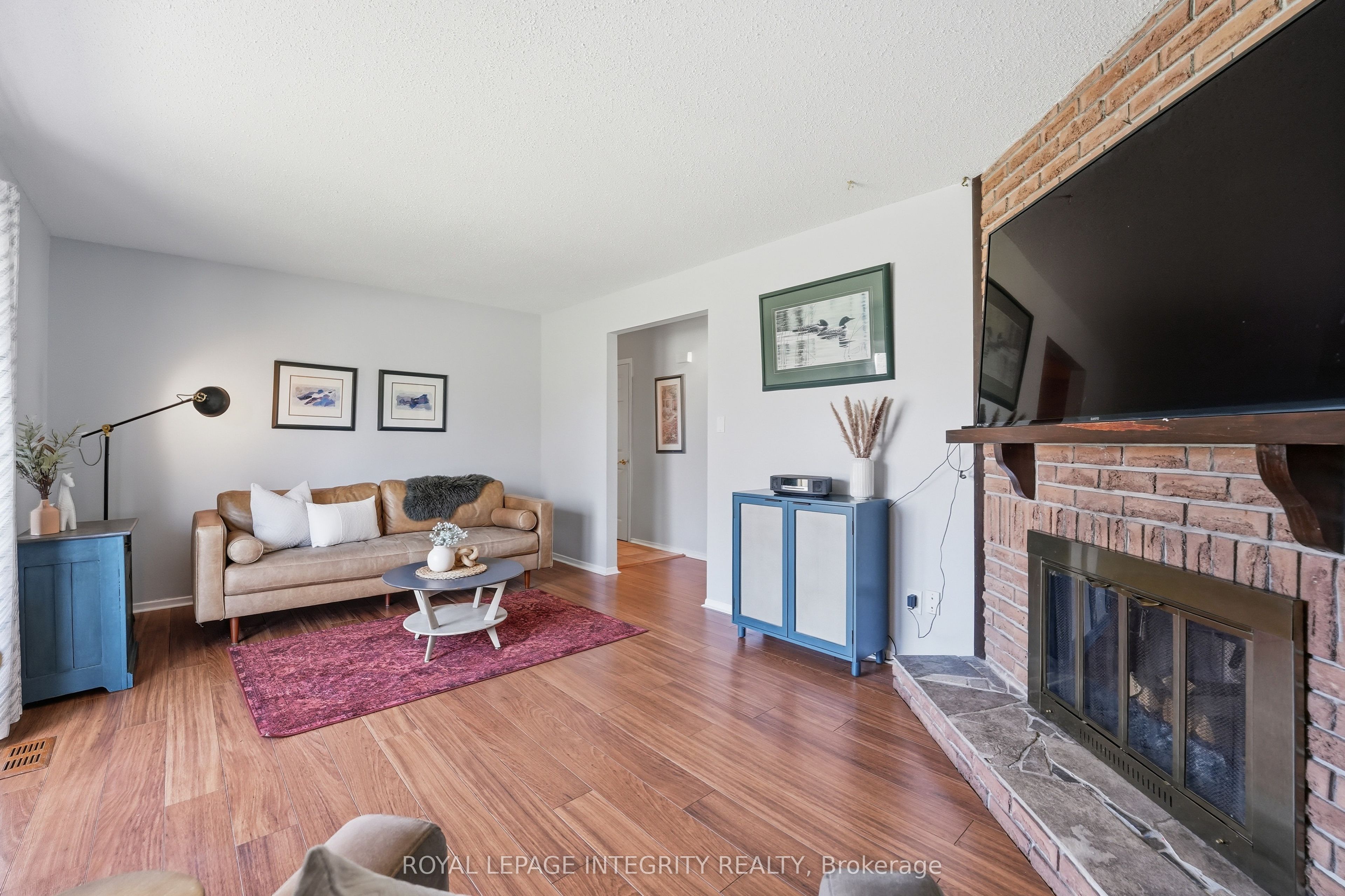 776 Vinette Crescent Property Photo 3