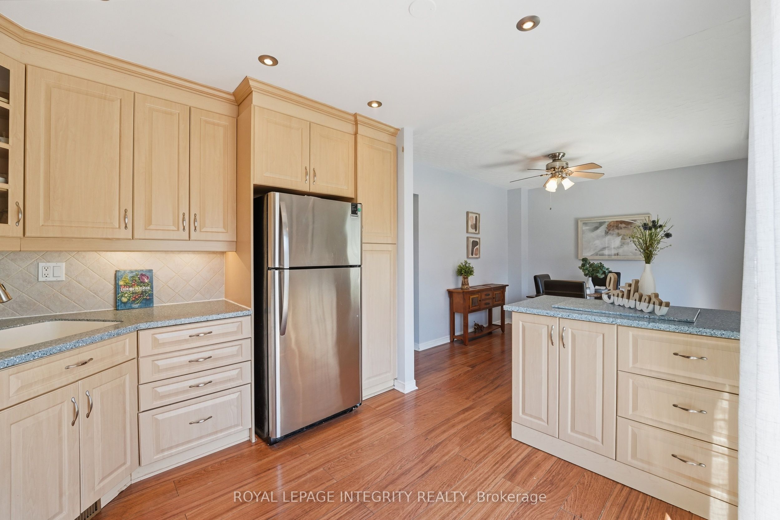776 Vinette Crescent Property Photo 4