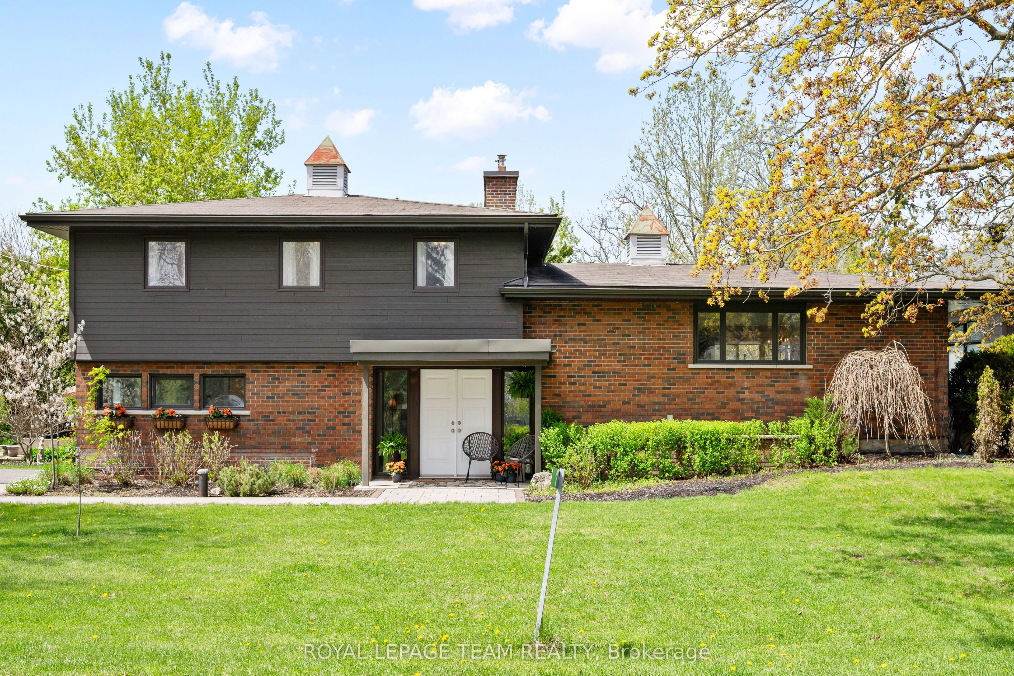 2 Lockview Road Property Photo 1