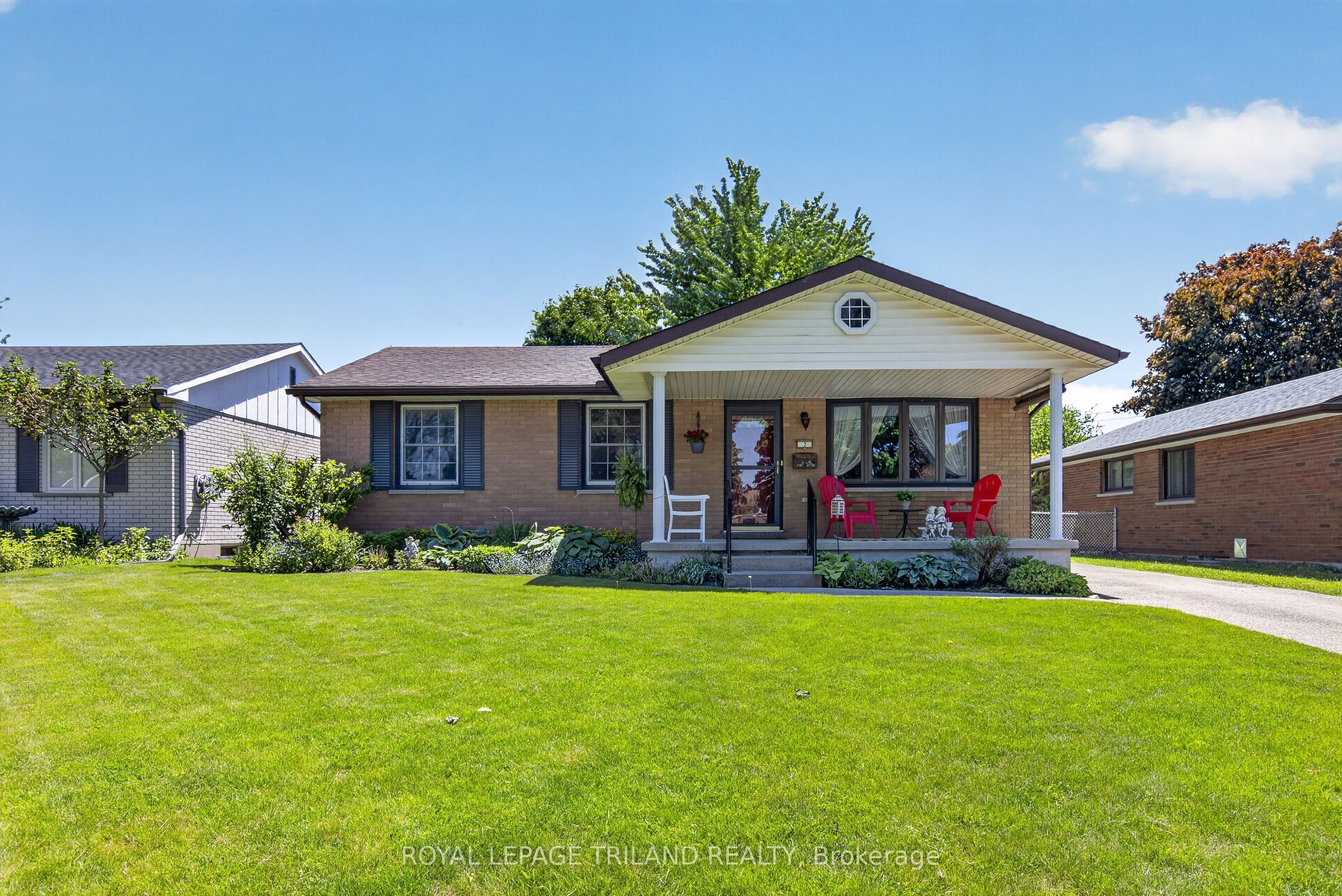 7 Thompson Avenue Property Photo 2