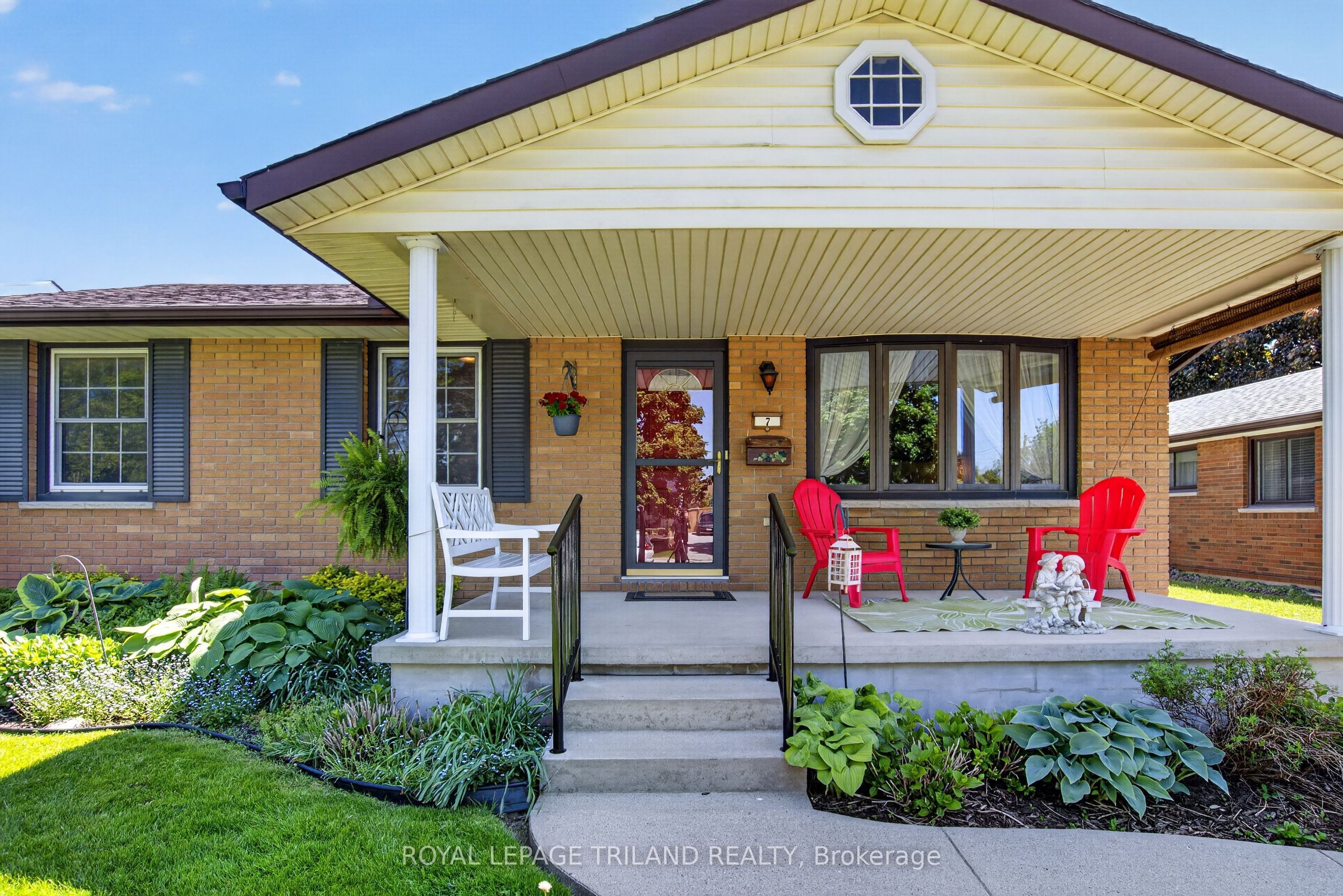 7 Thompson Avenue Property Photo 3