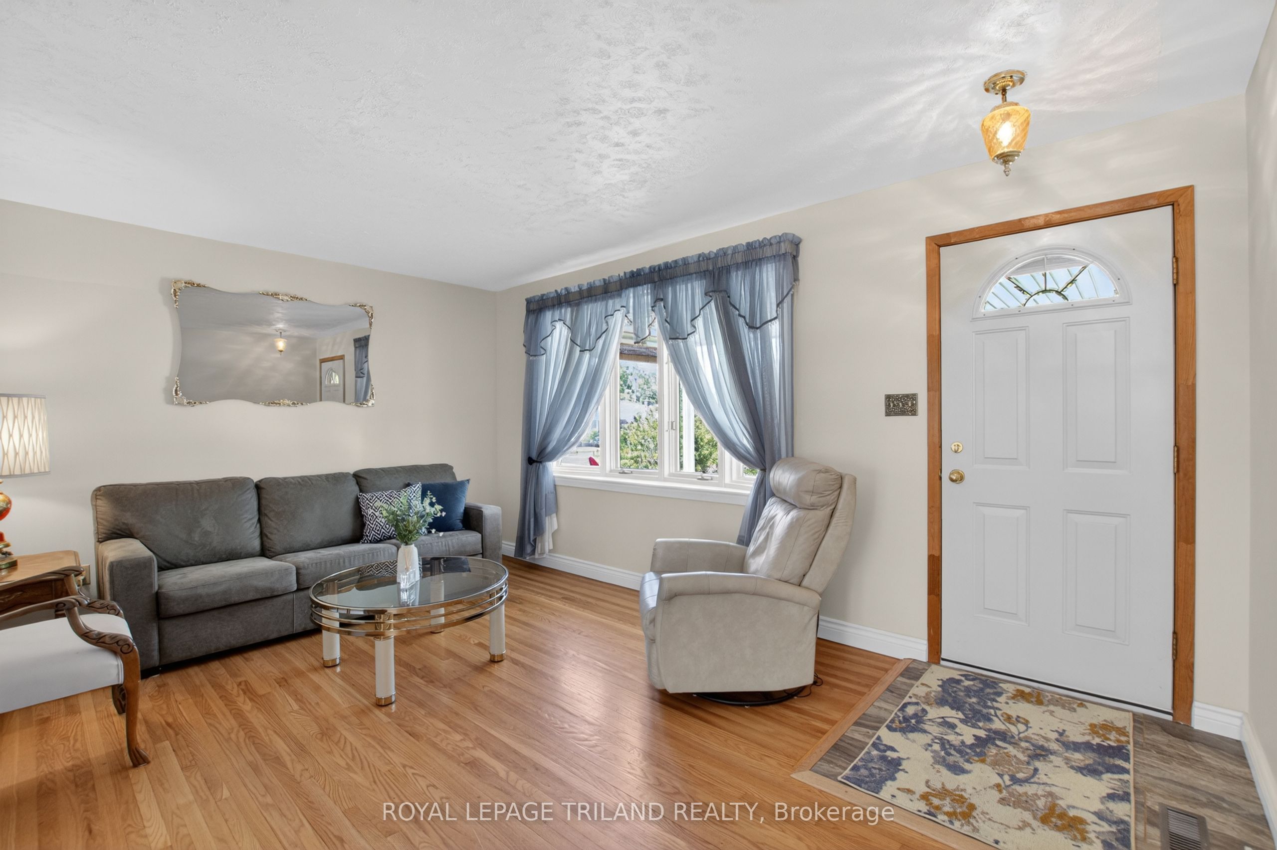 7 Thompson Avenue Property Photo 4