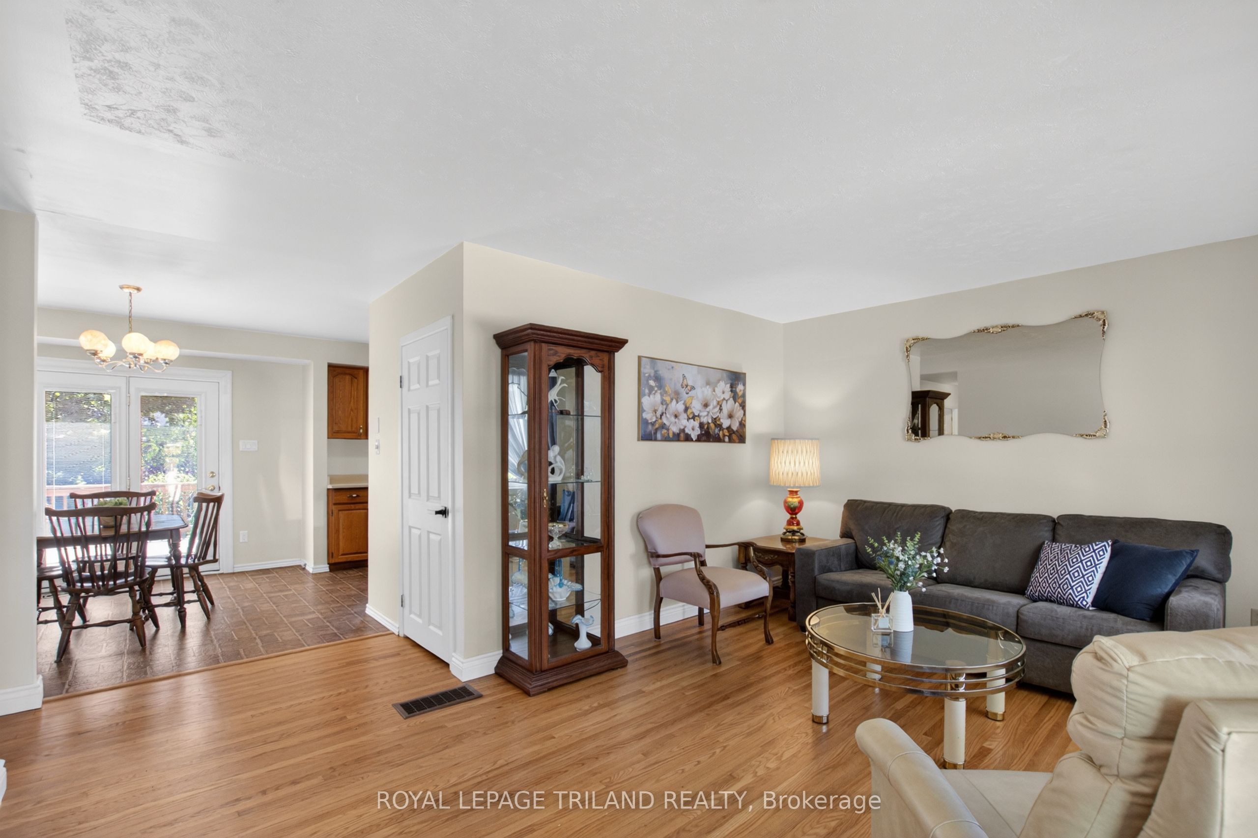 7 Thompson Avenue Property Photo 8