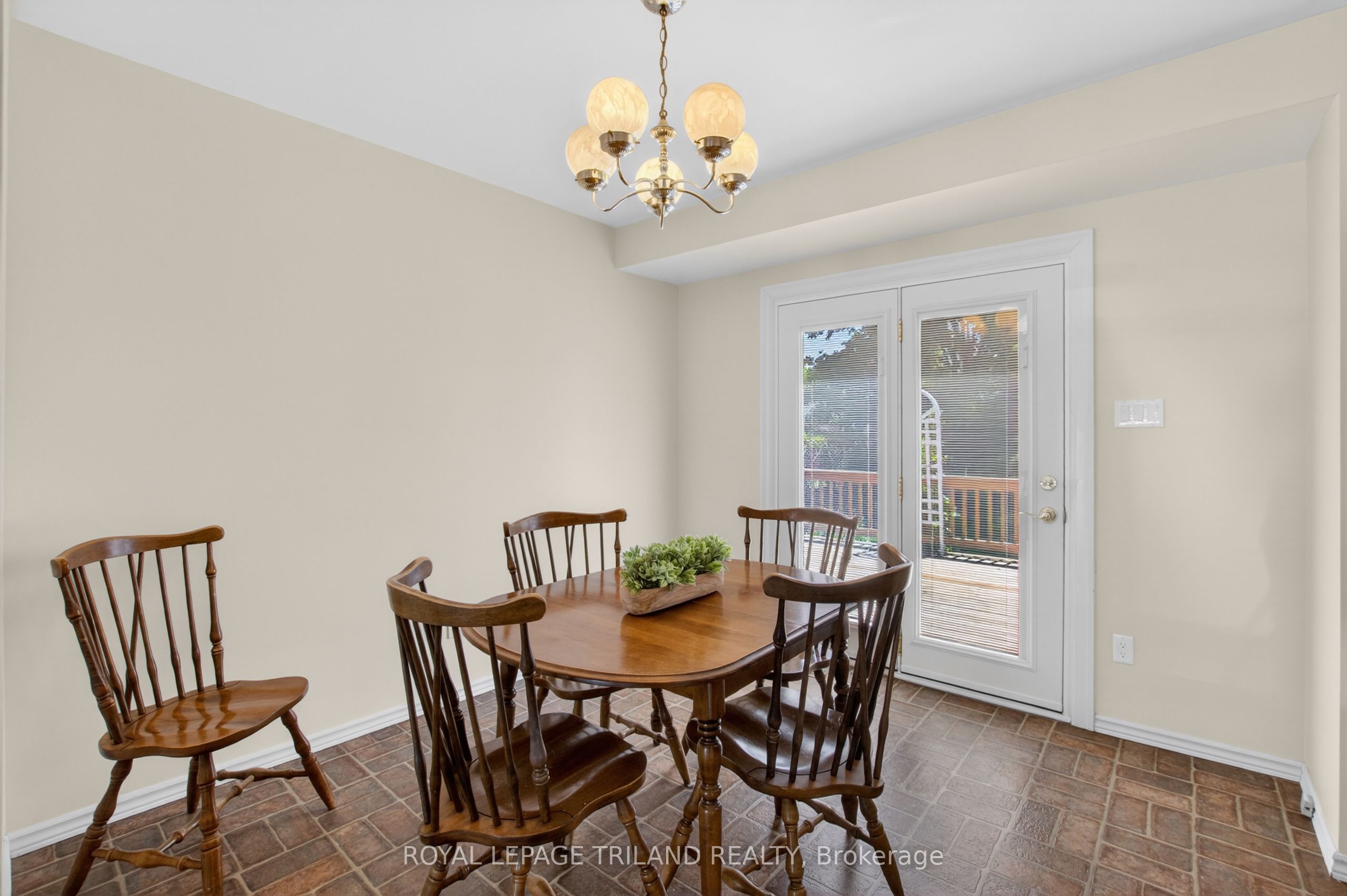 7 Thompson Avenue Property Photo 9