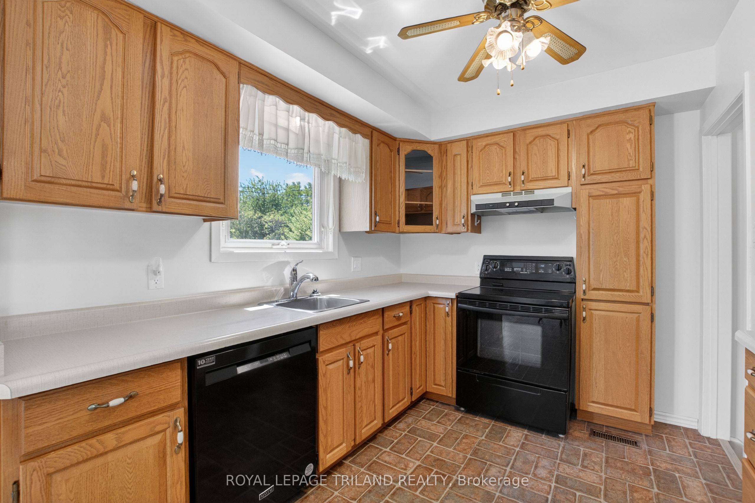 7 Thompson Avenue Property Photo 12