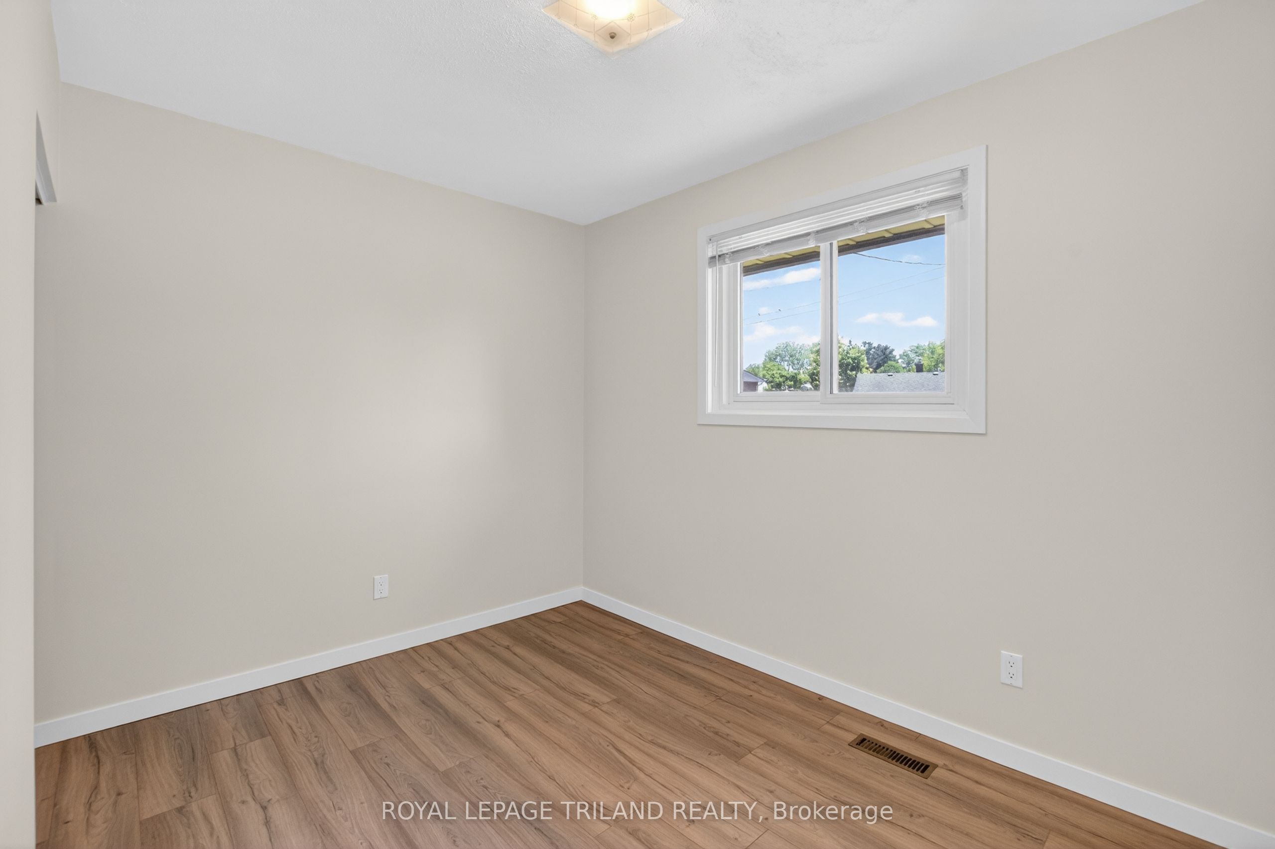 7 Thompson Avenue Property Photo 20
