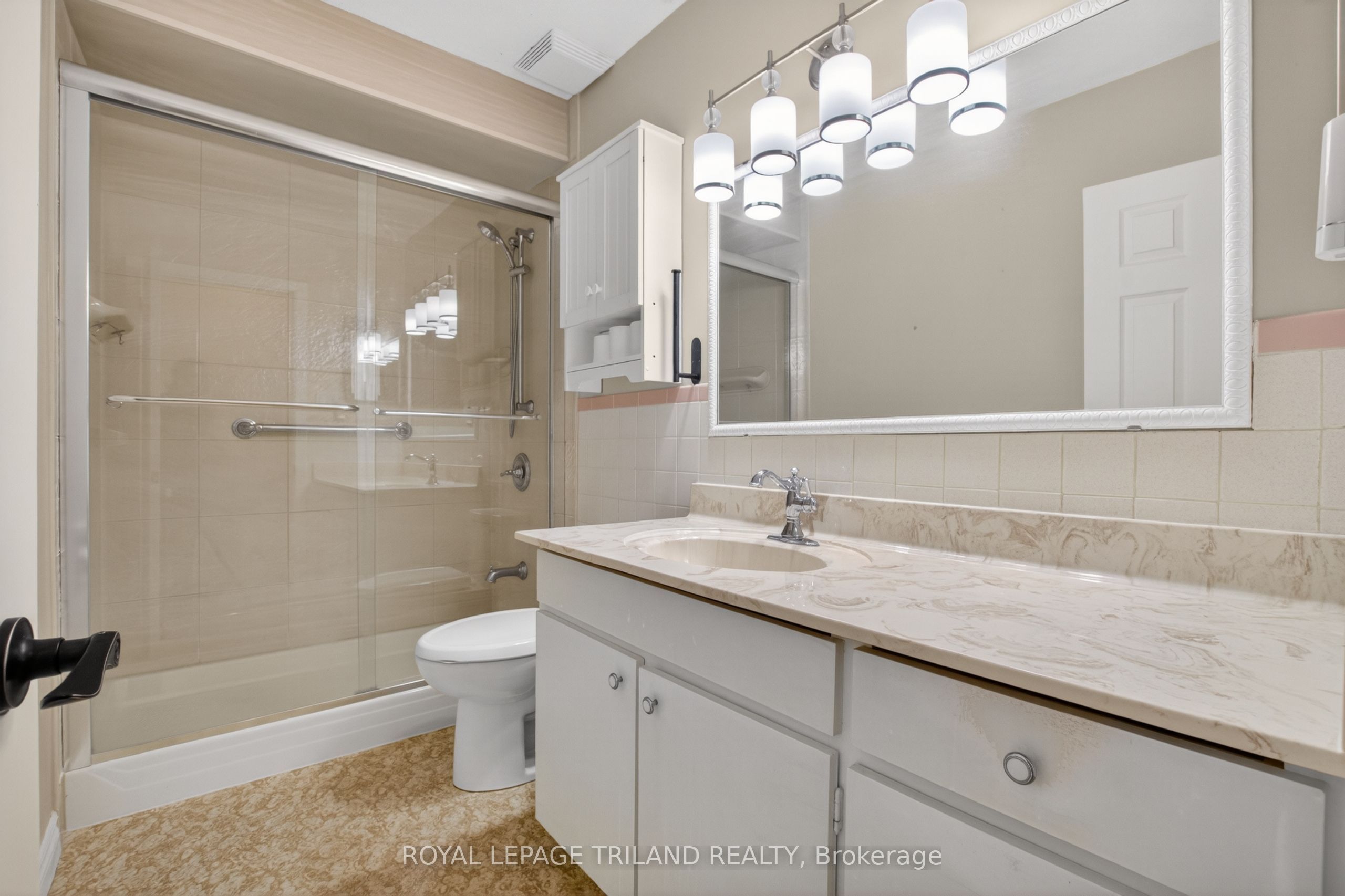 7 Thompson Avenue Property Photo 24