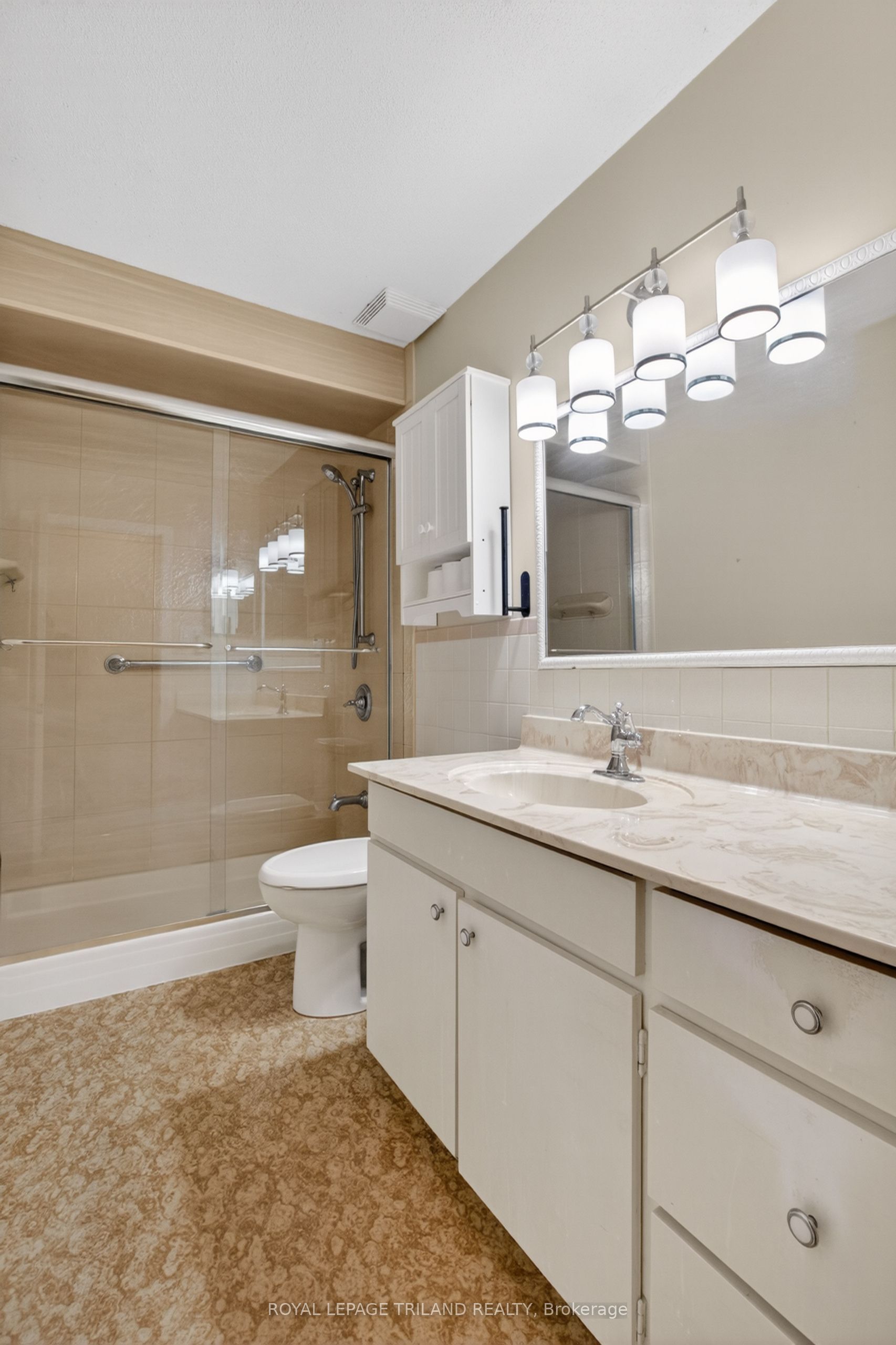 7 Thompson Avenue Property Photo 25