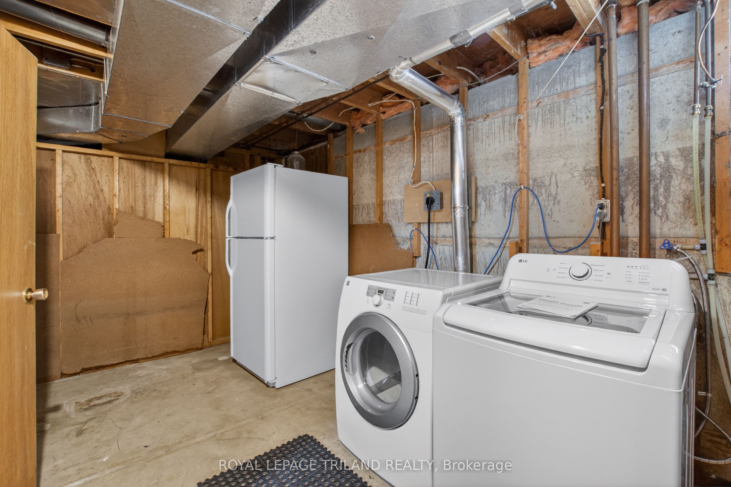 7 Thompson Avenue Property Photo 31