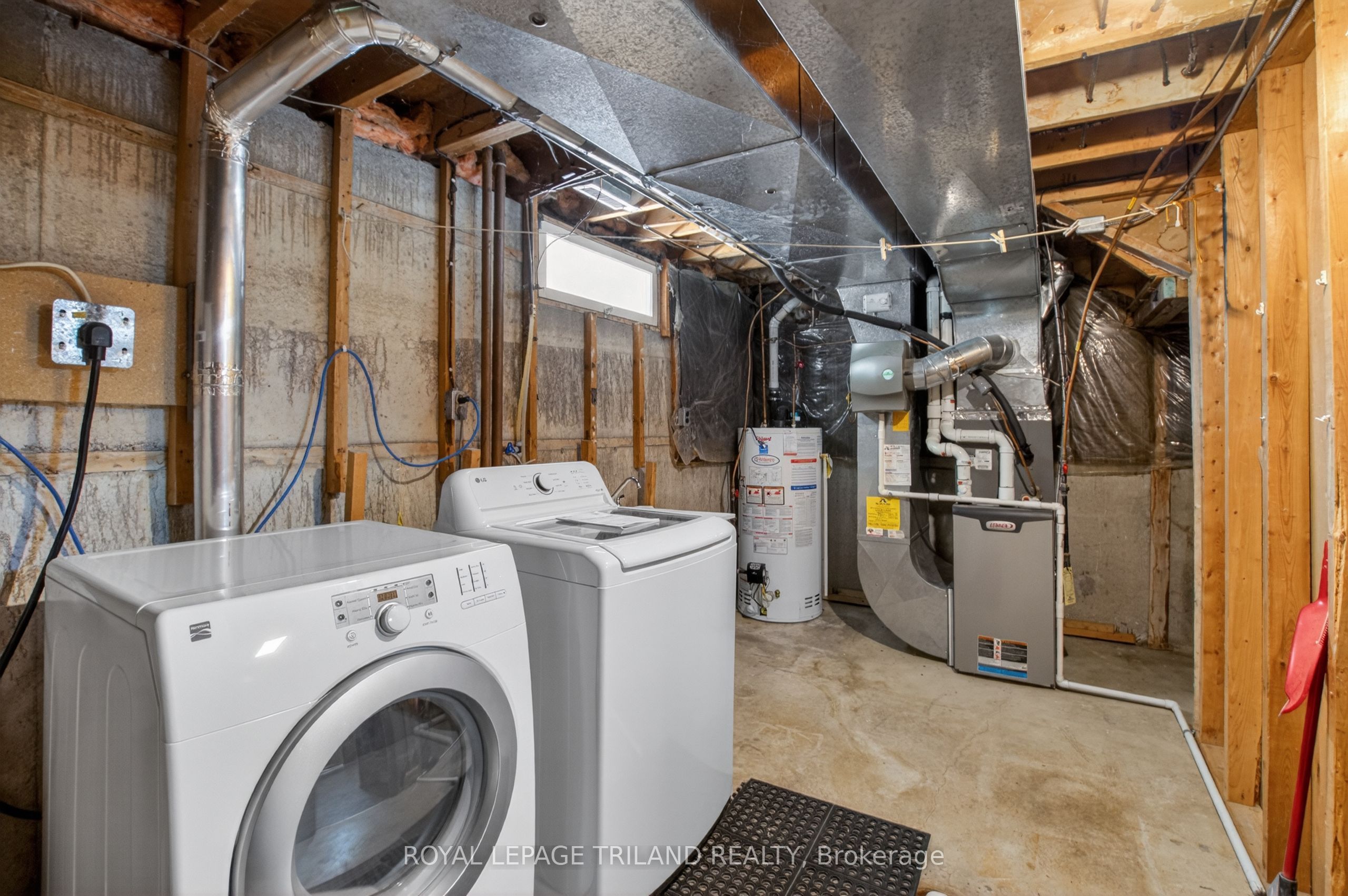 7 Thompson Avenue Property Photo 32