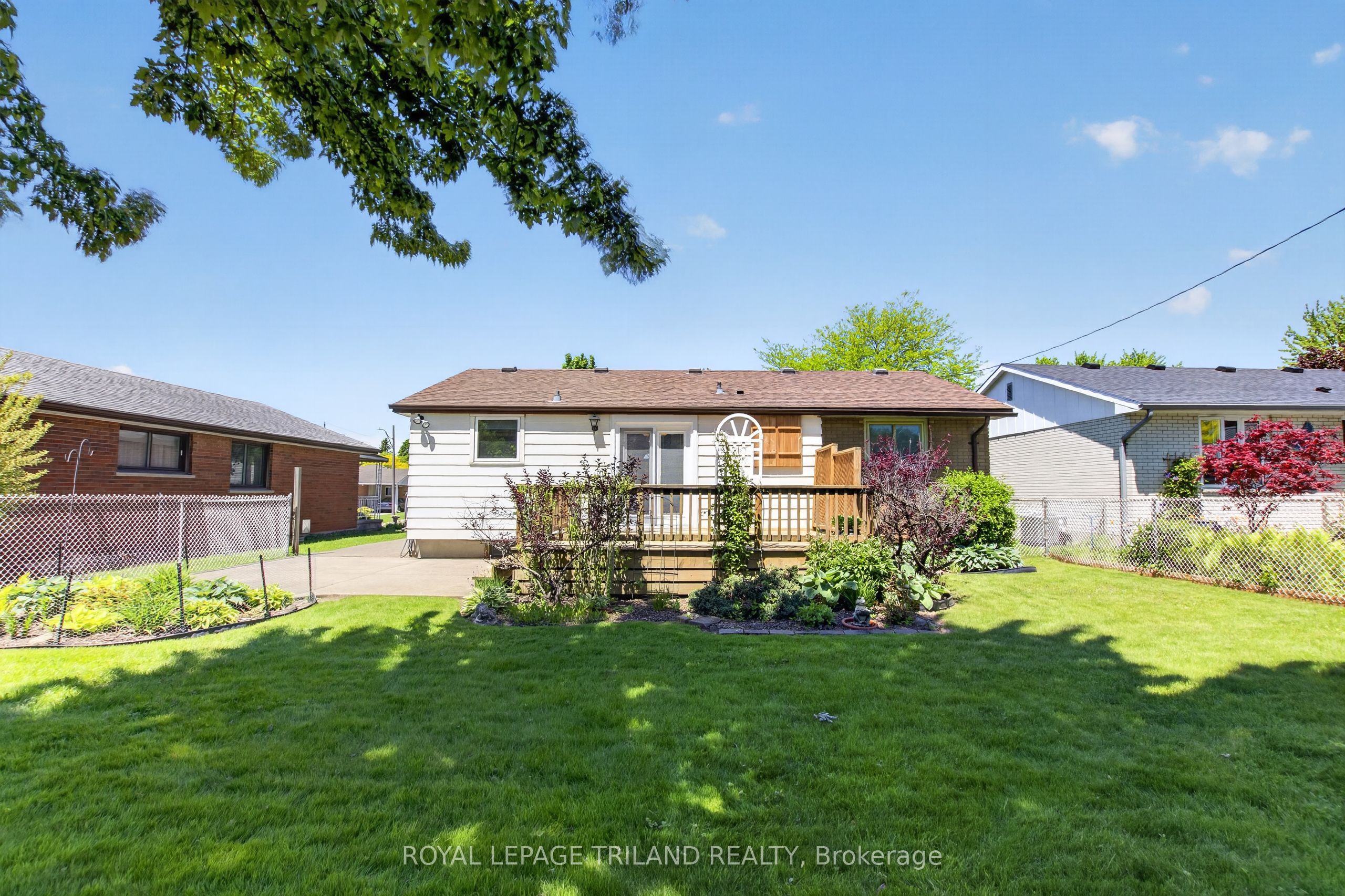 7 Thompson Avenue Property Photo 39