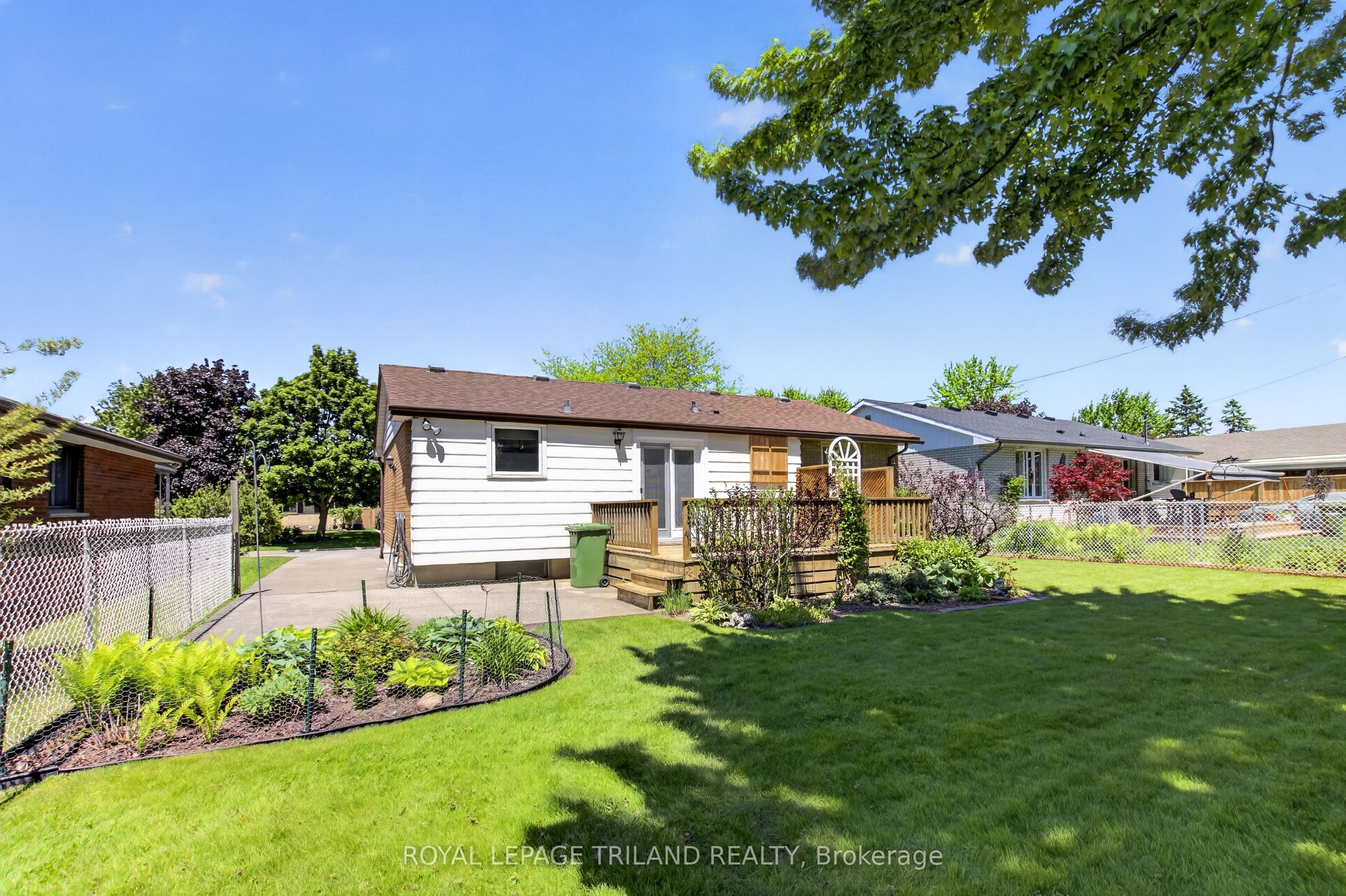 7 Thompson Avenue Property Photo 42