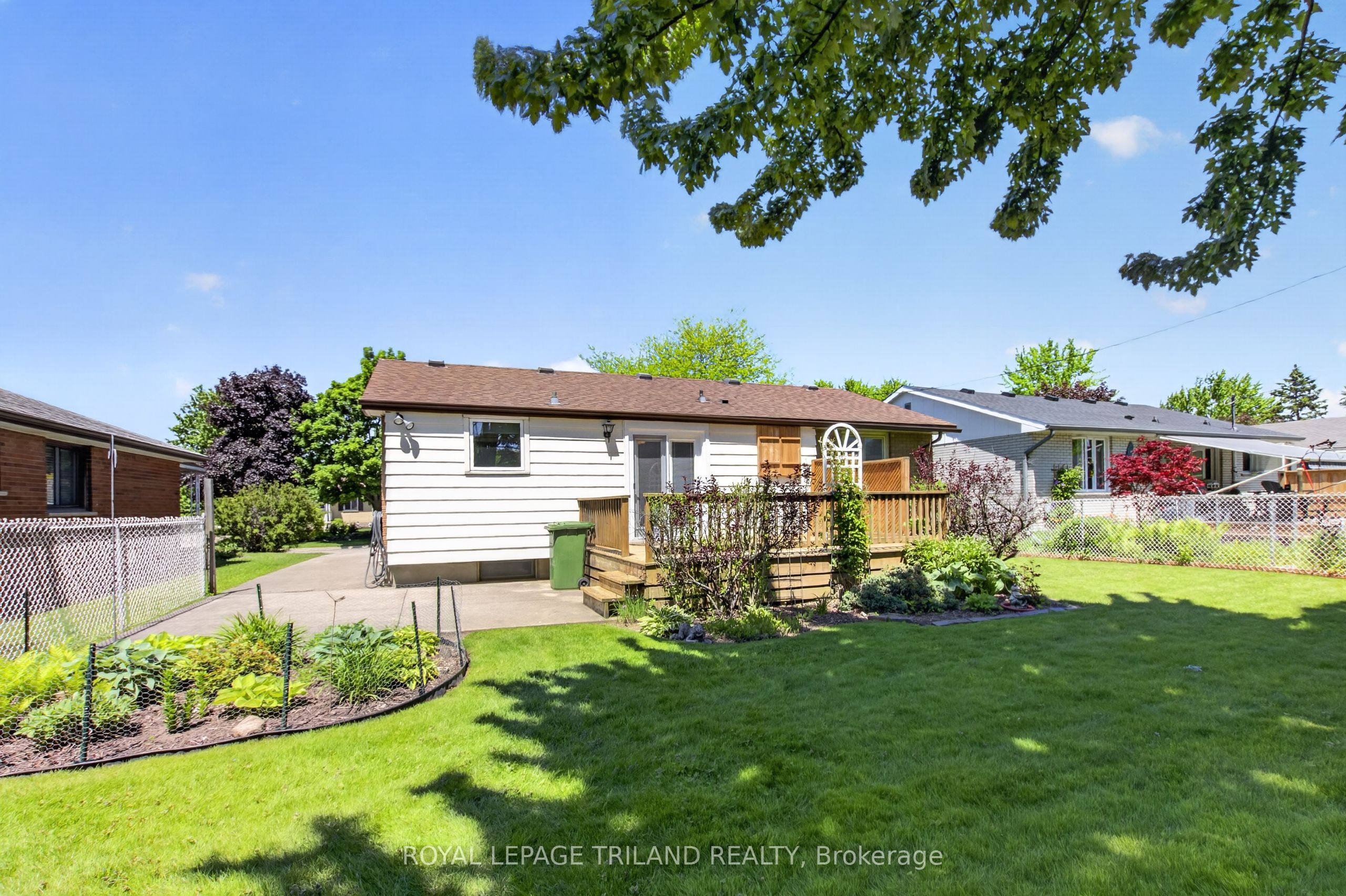 7 Thompson Avenue Property Photo 44