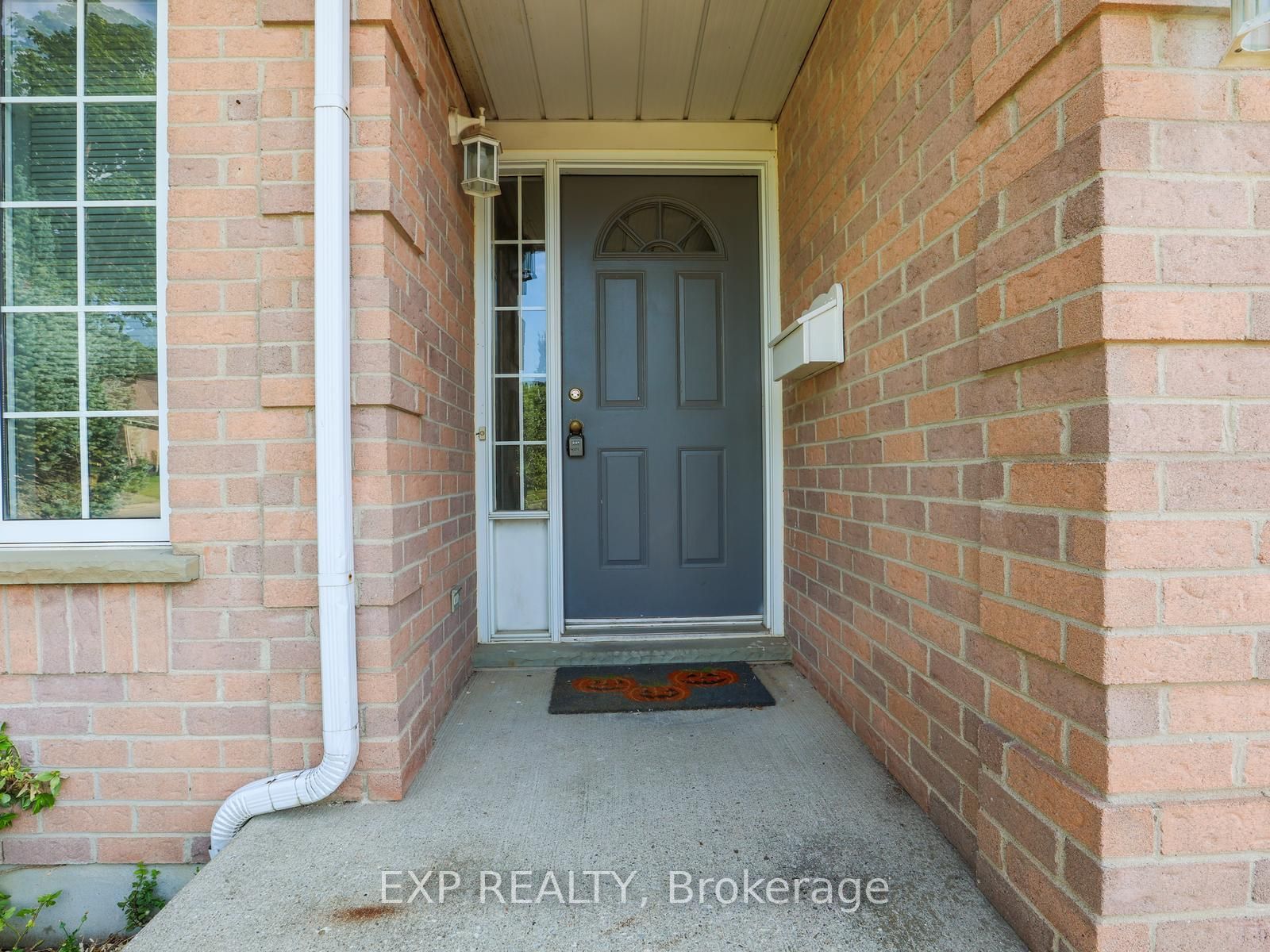 163 Daimler Drive Property Photo 3