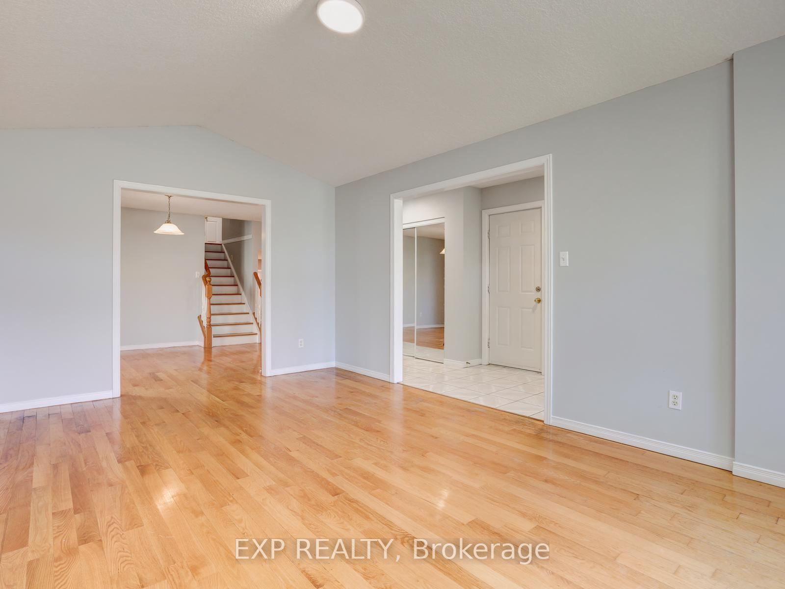 163 Daimler Drive Property Photo 8