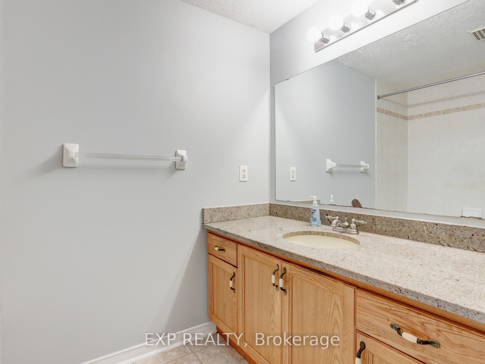163 Daimler Drive Property Photo 32