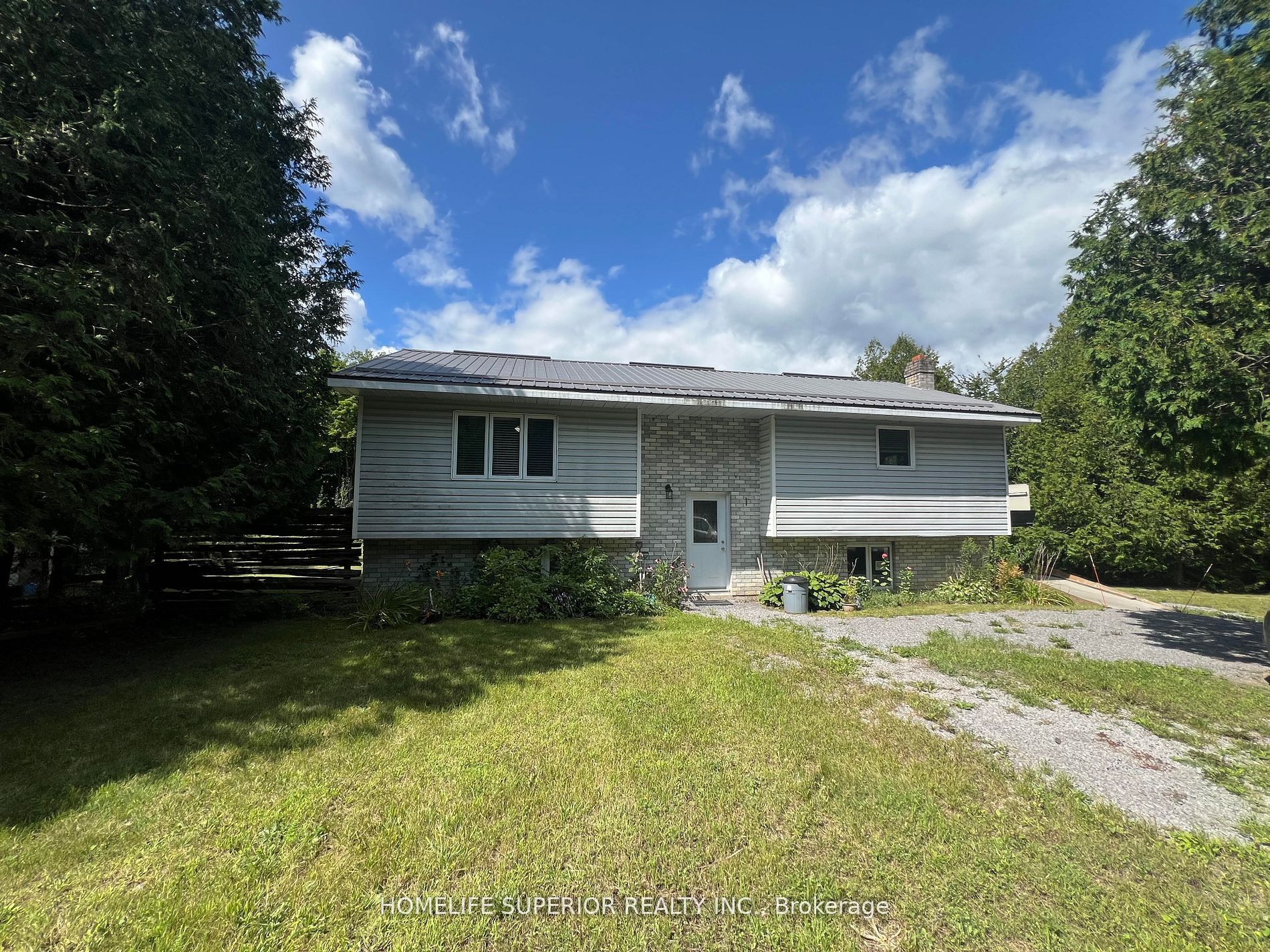 985 Twiddy Road Property Photo 1