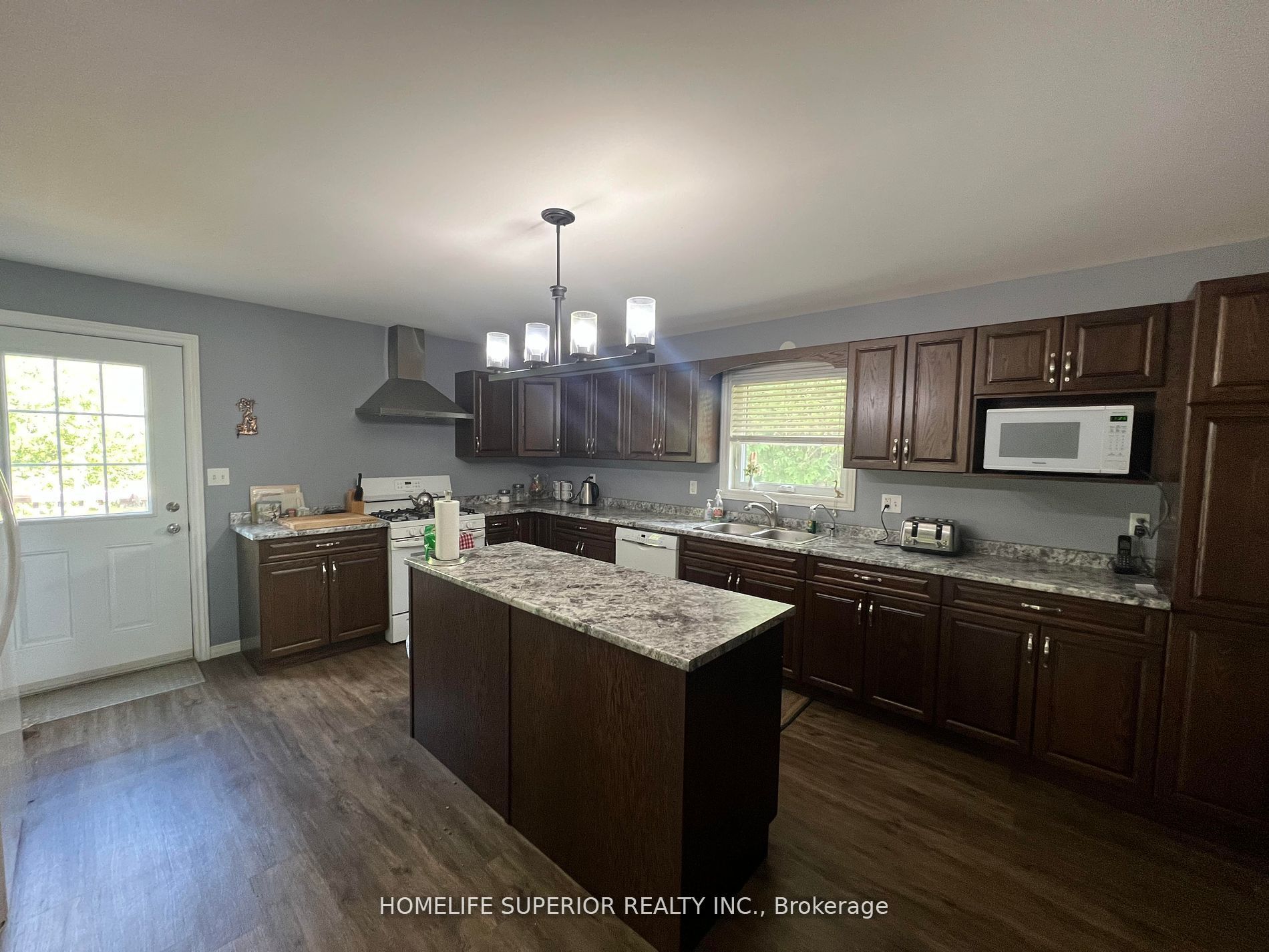 985 Twiddy Road Property Photo 4
