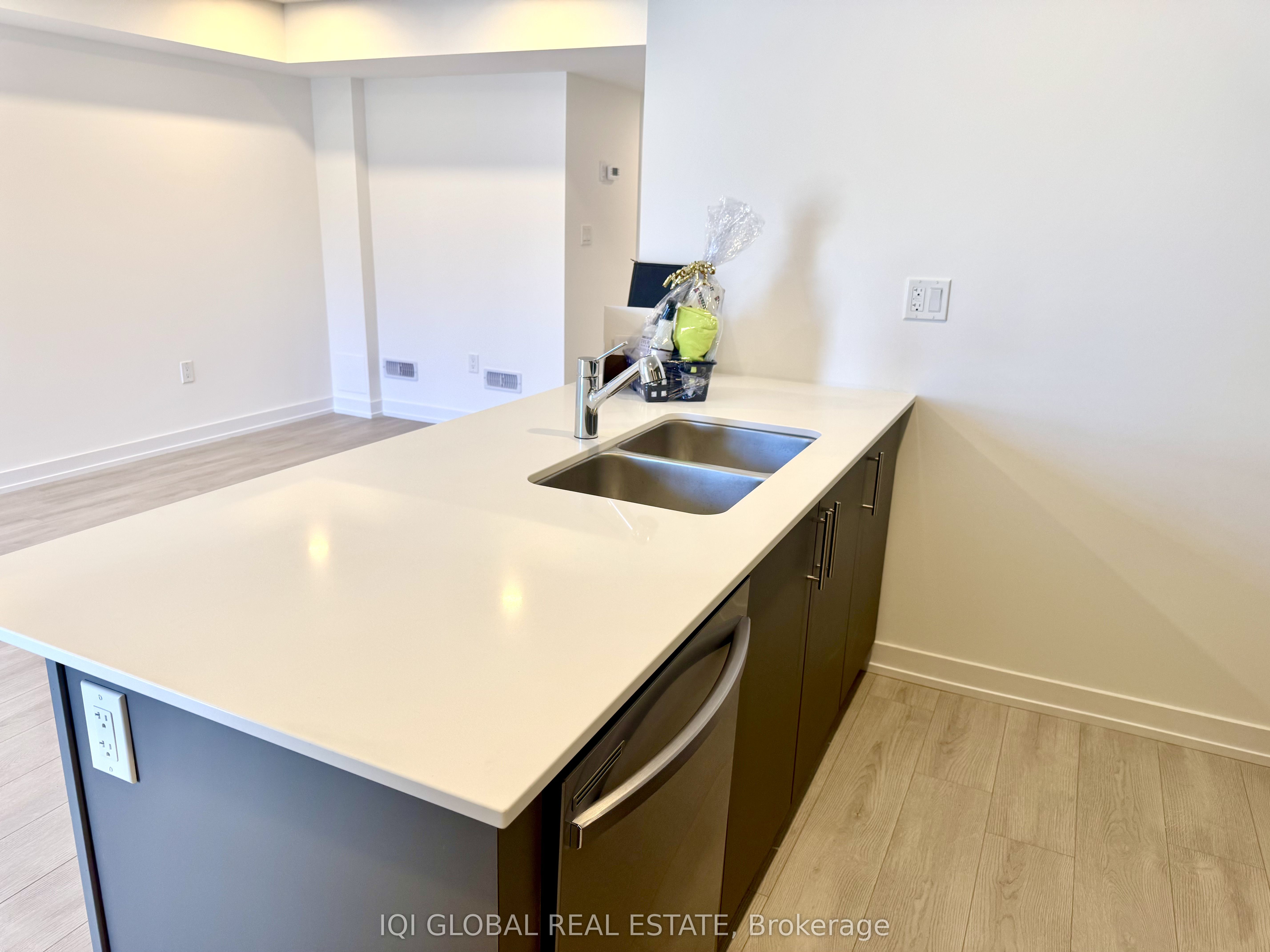 42 Lowes Road W 123 Property Photo 6