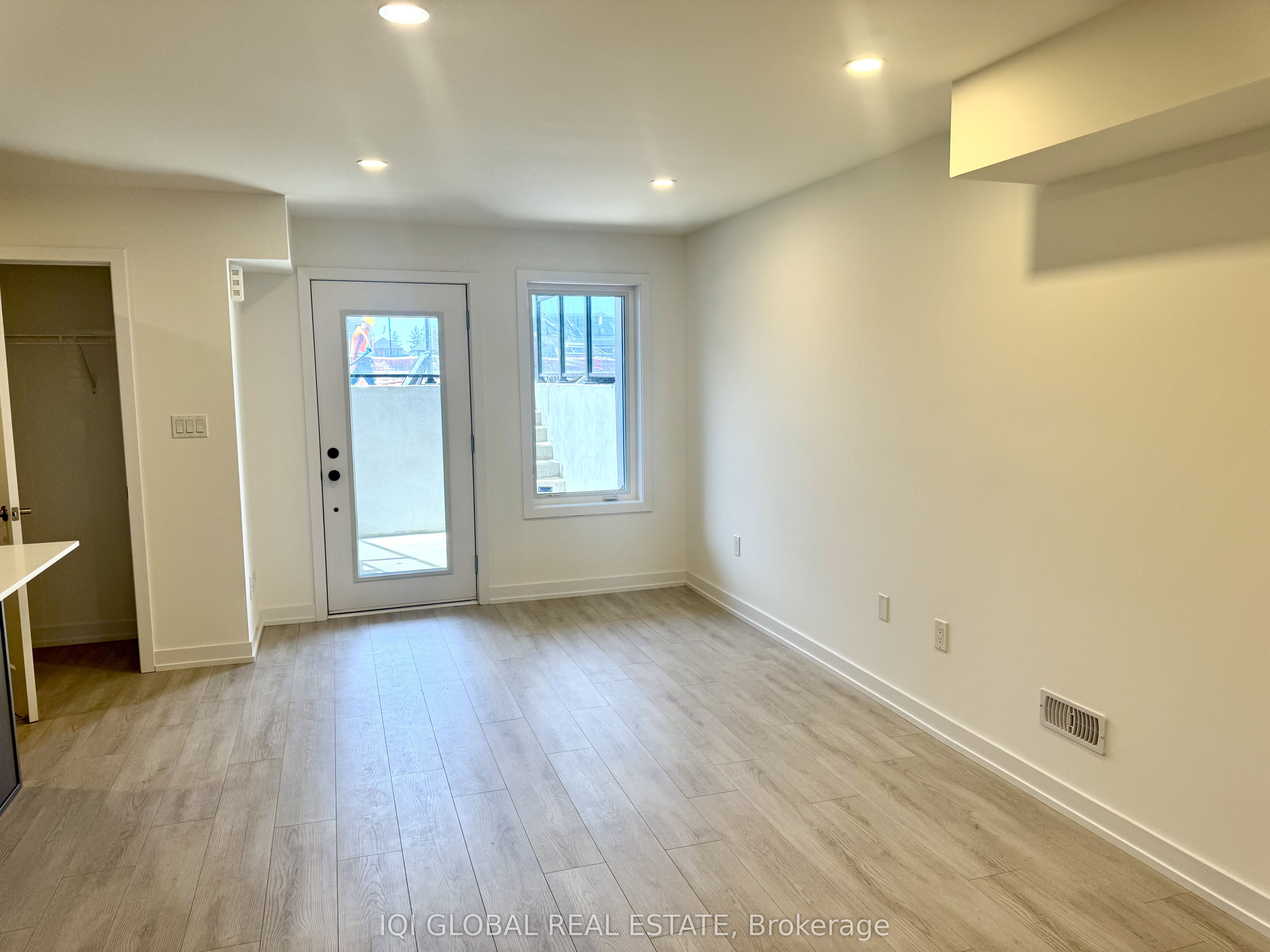 42 Lowes Road W 123 Property Photo 8
