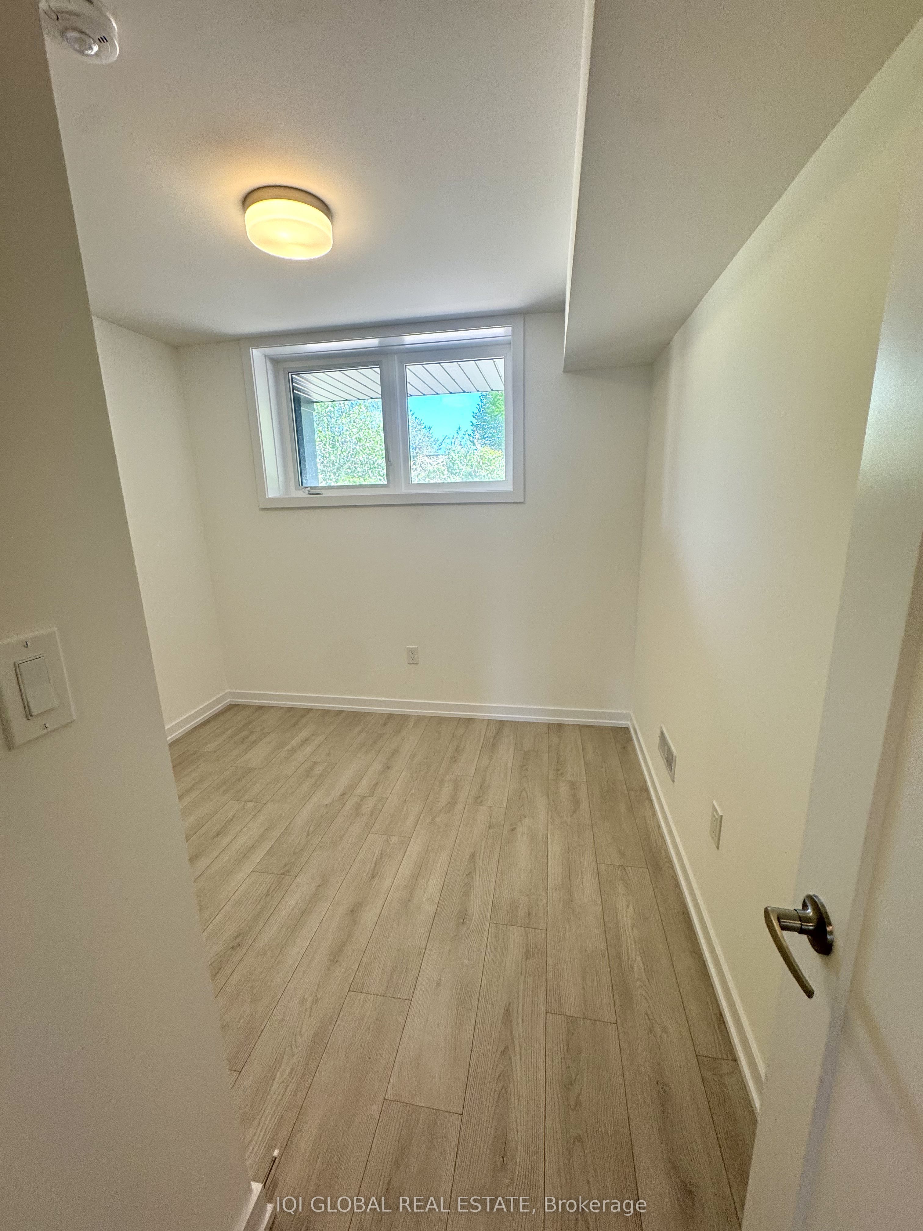 42 Lowes Road W 123 Property Photo 16